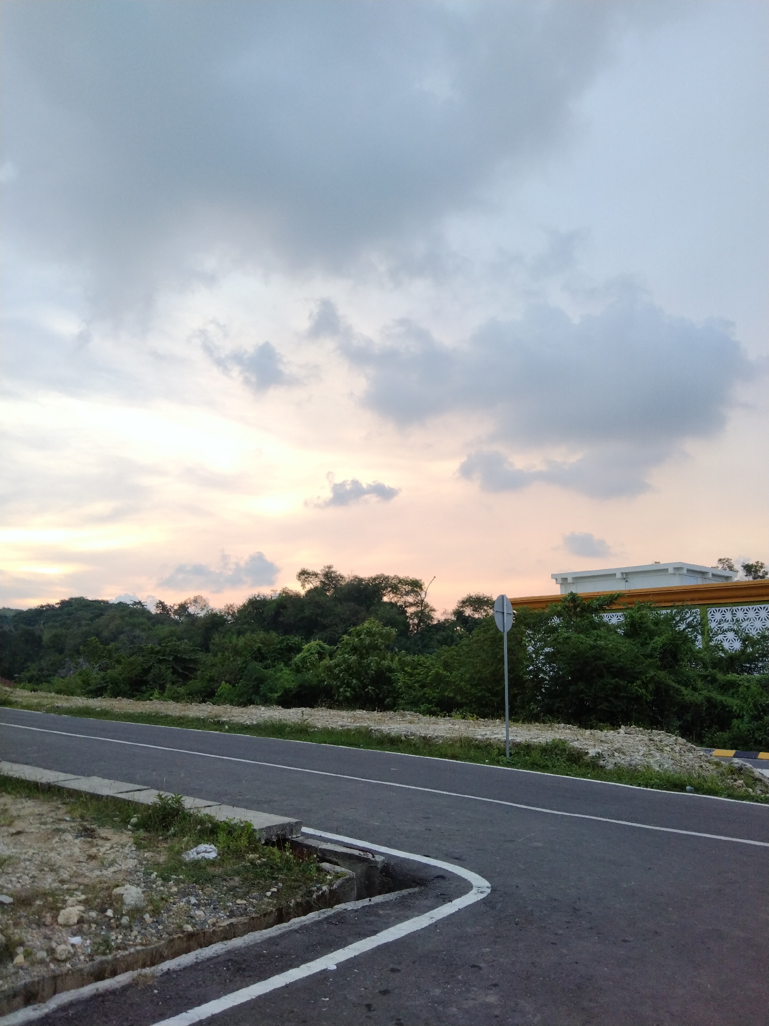 Peaceful Roads and Dusk Skies Documented in Lhokseumawe