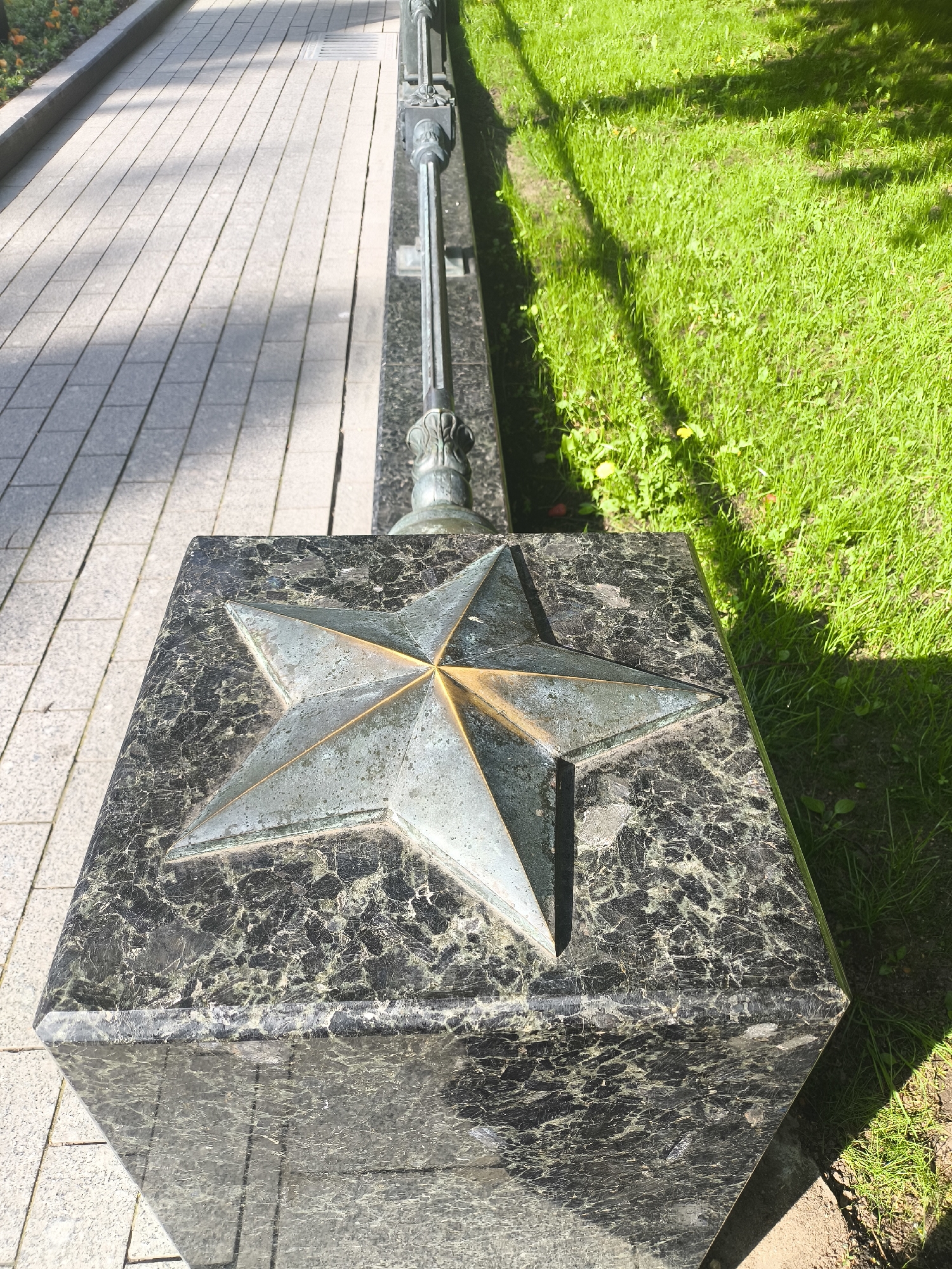 Moscow monuments and street scenes documented in central district