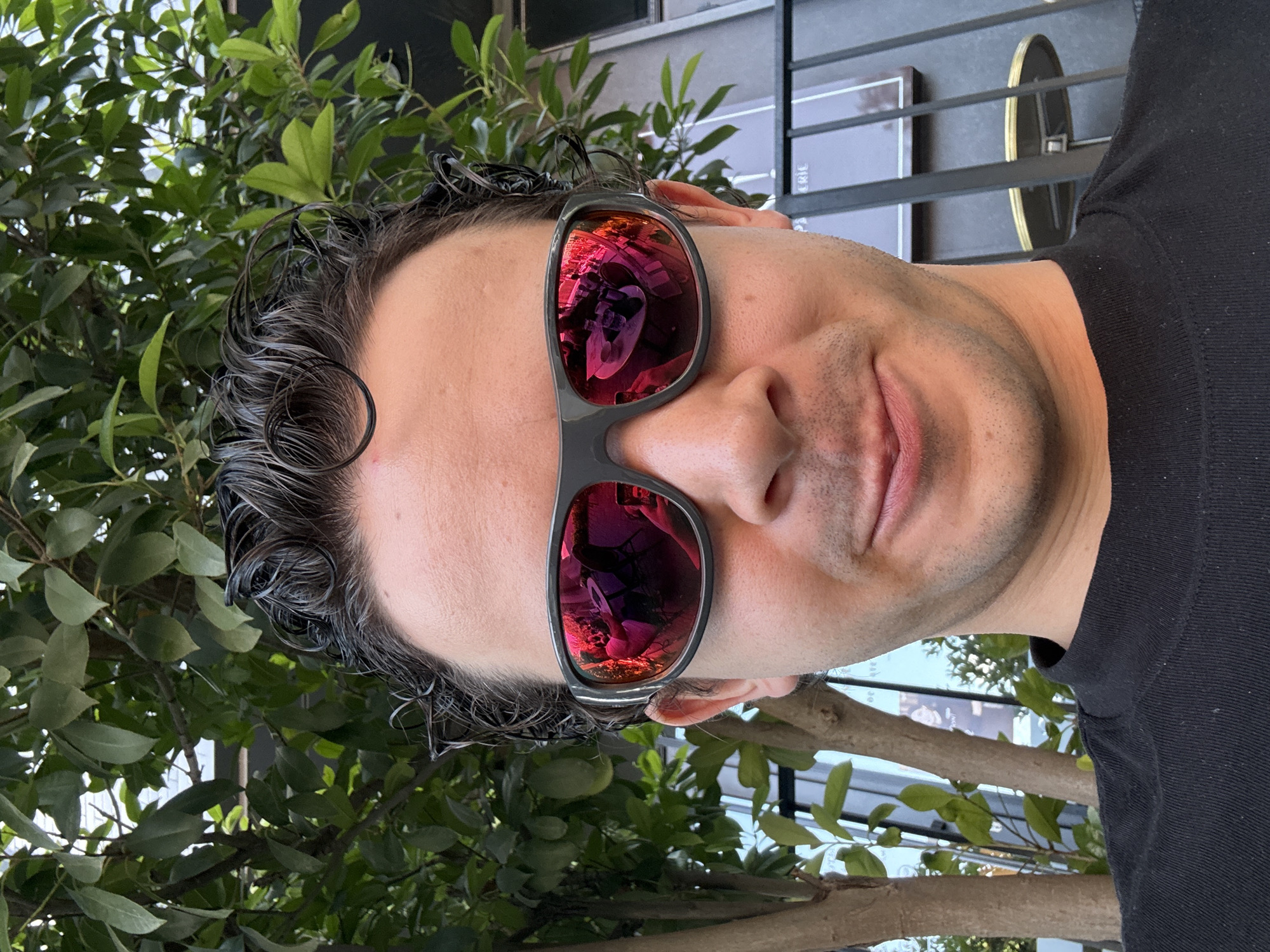 Man takes selfie with red-lens sunglasses in Tashkent restaurant