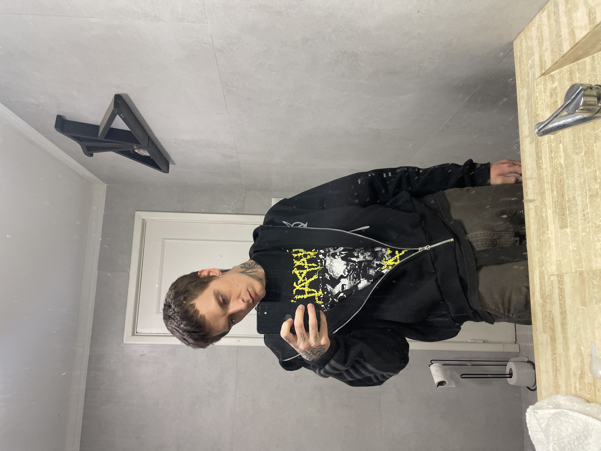 Late night phone use and selfie captured in Vicente López