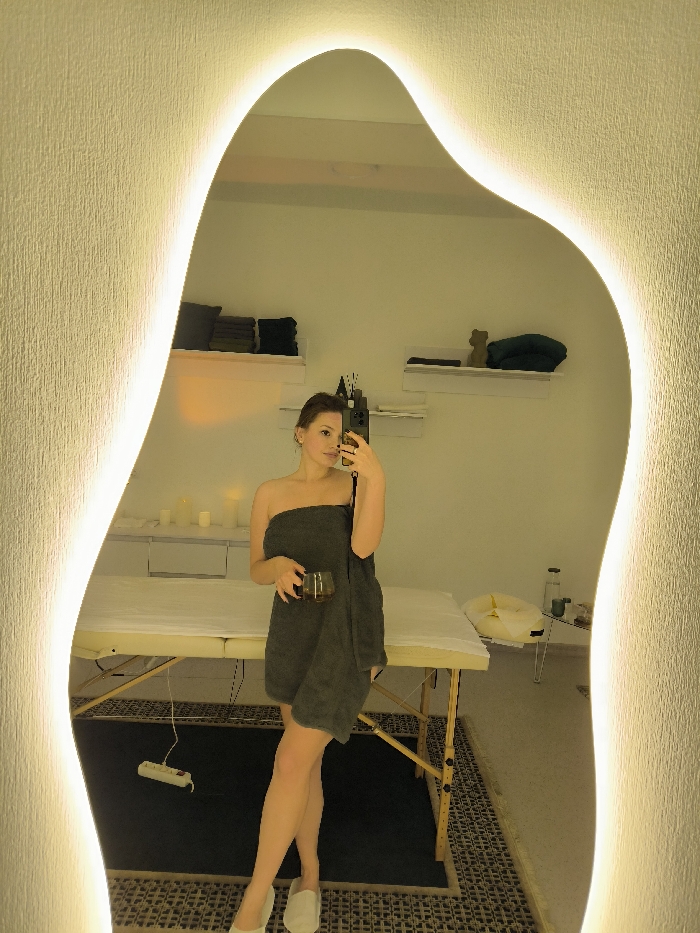 Woman documents spa visit in Vinnytsia through mirror selfies
