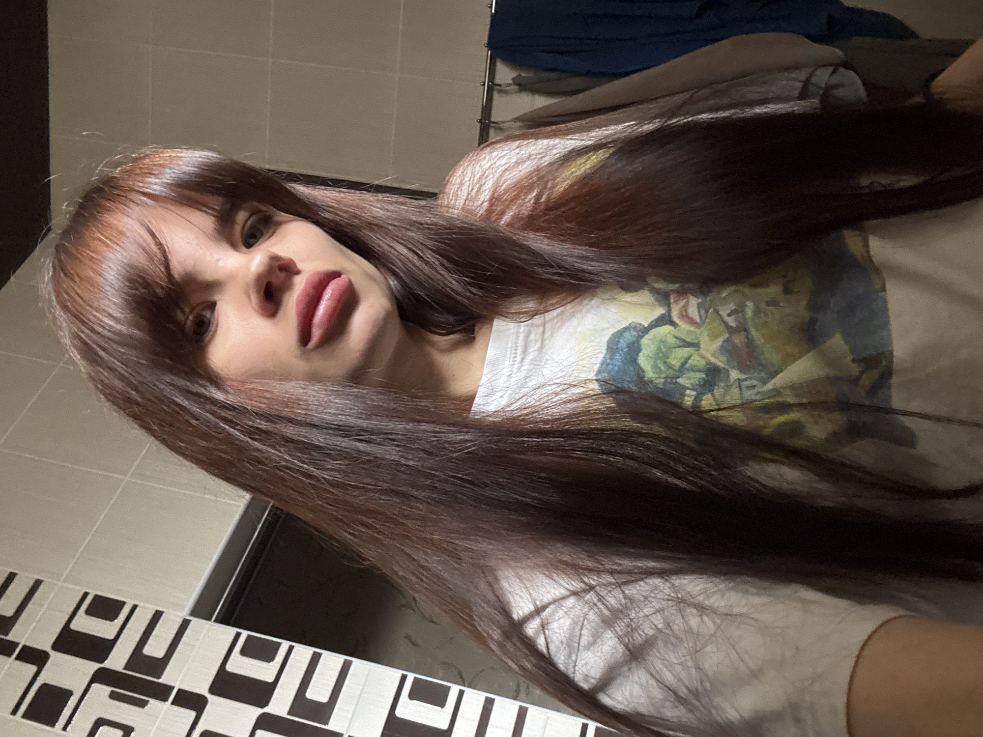 Woman takes bathroom selfies in Rostov-on-Don