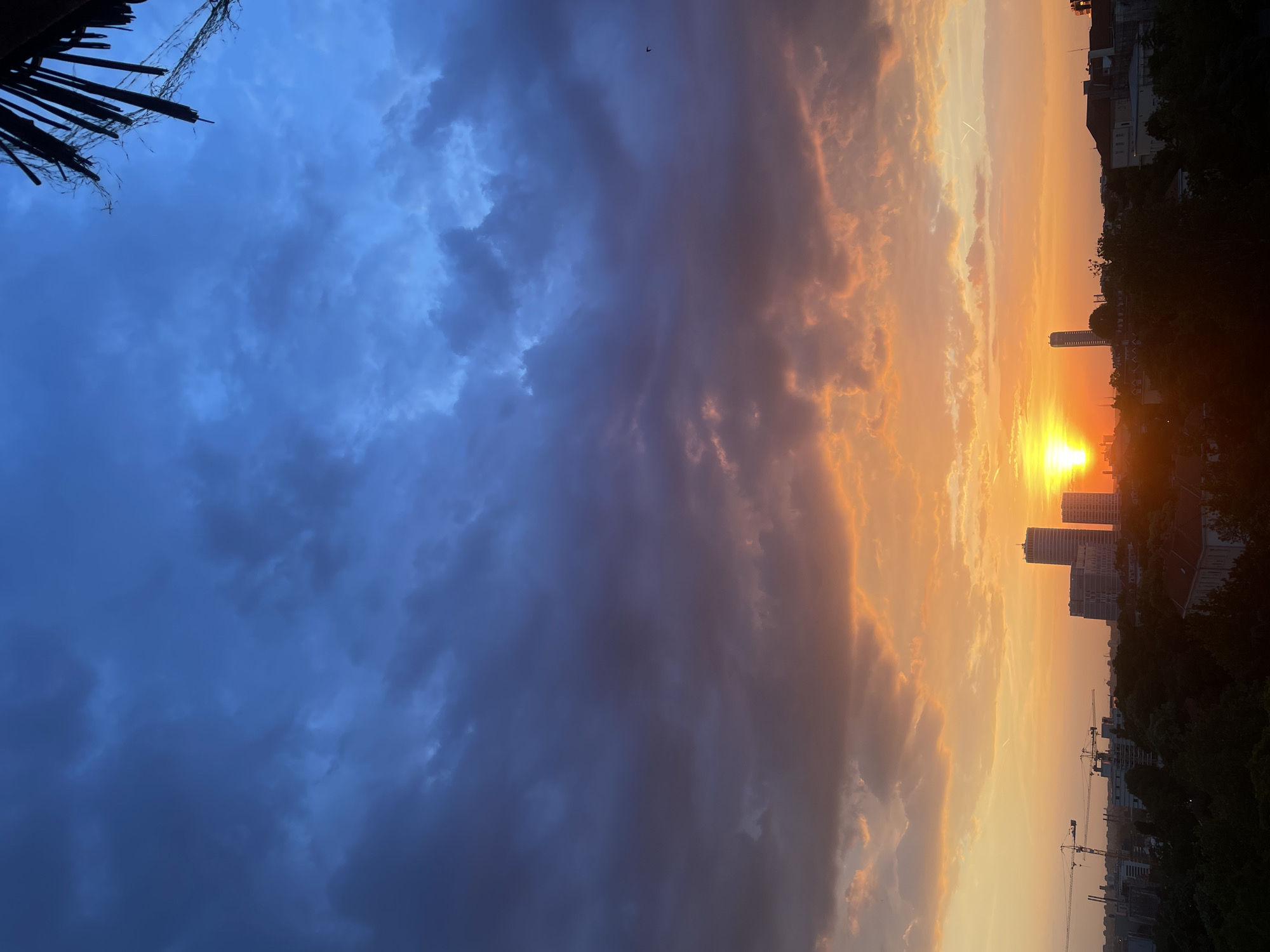Sunset documented across Belgrade's Vracar district in six-minute sequence