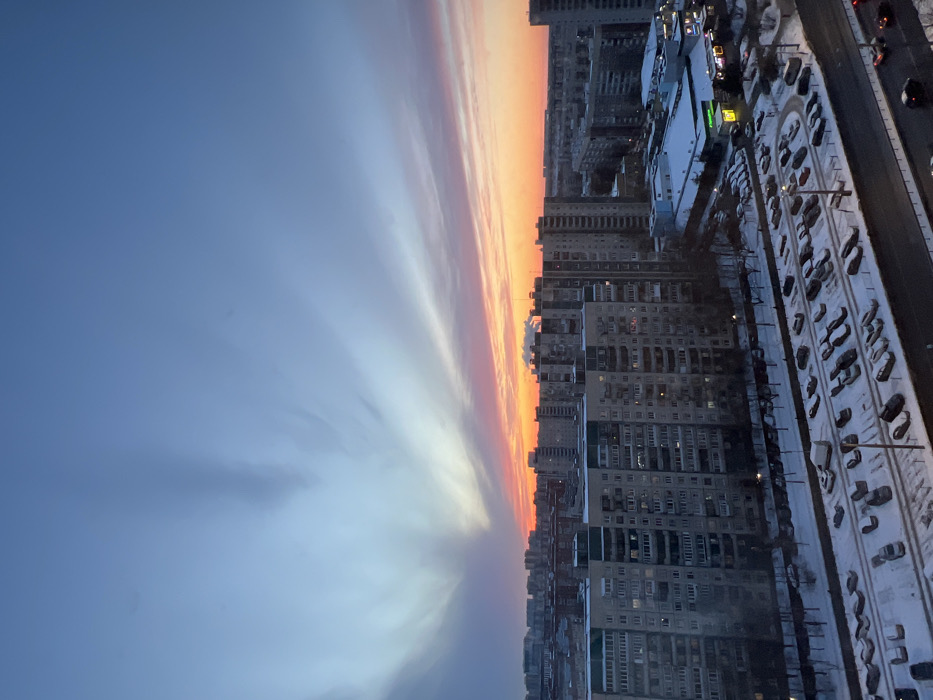 Saint Petersburg resident captures sunset cityscape, interior apartment views