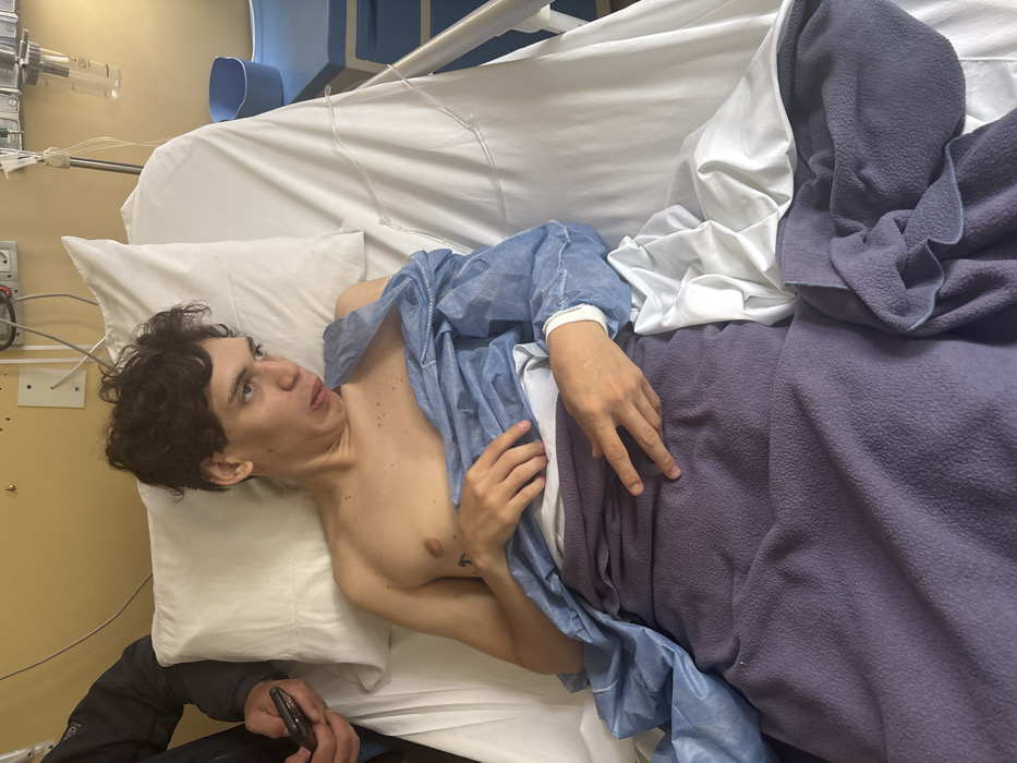 Patient hospitalized with leg injury in Ushuaia, boat dock documented