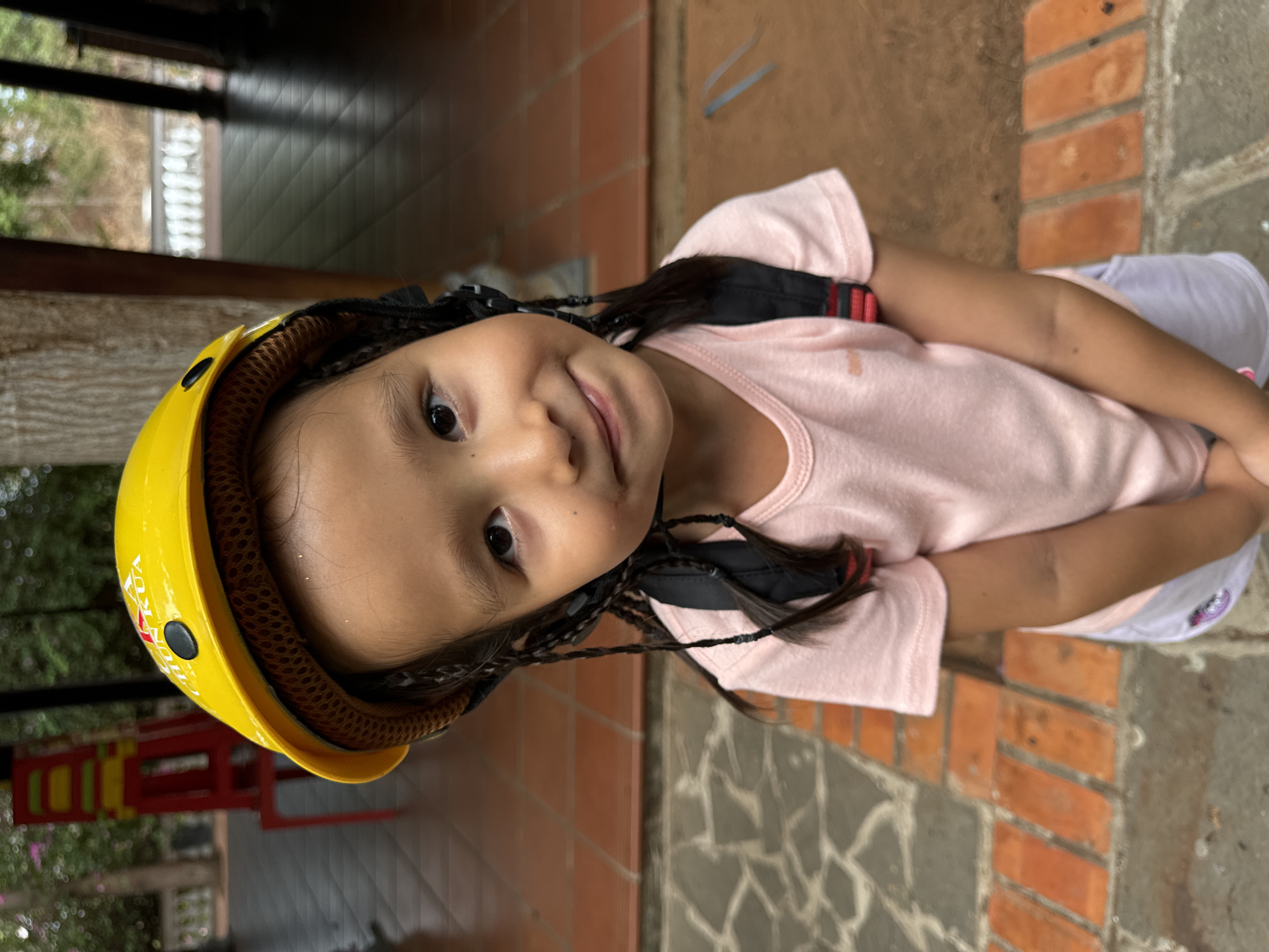 Children play and breakdance in Mũi Né morning scenes