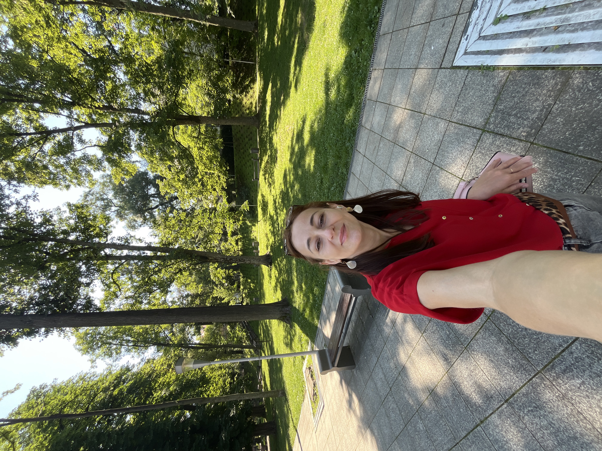 Sunny park morning: selfies, pigeons, and dogs on leashes