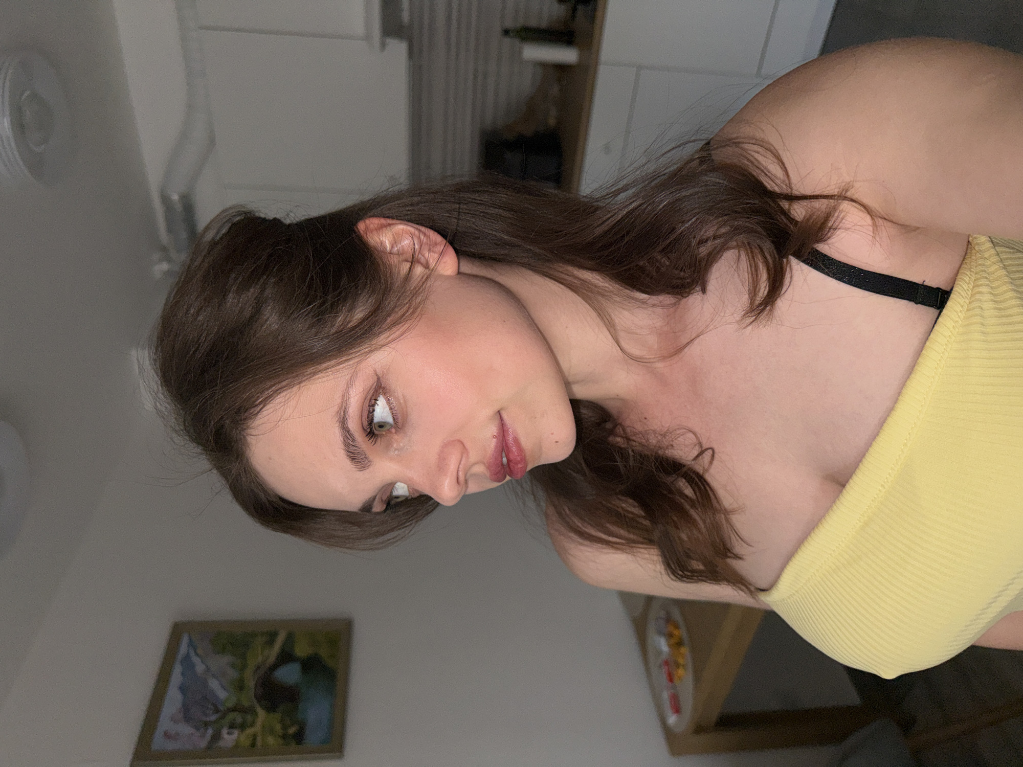 Woman in yellow top observed in Balatonlelle, Hungary