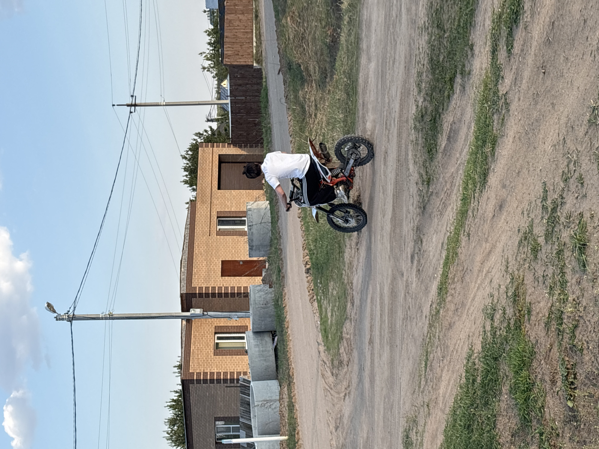 Spring afternoon life captured across Chaikovsky, Russia neighborhoods