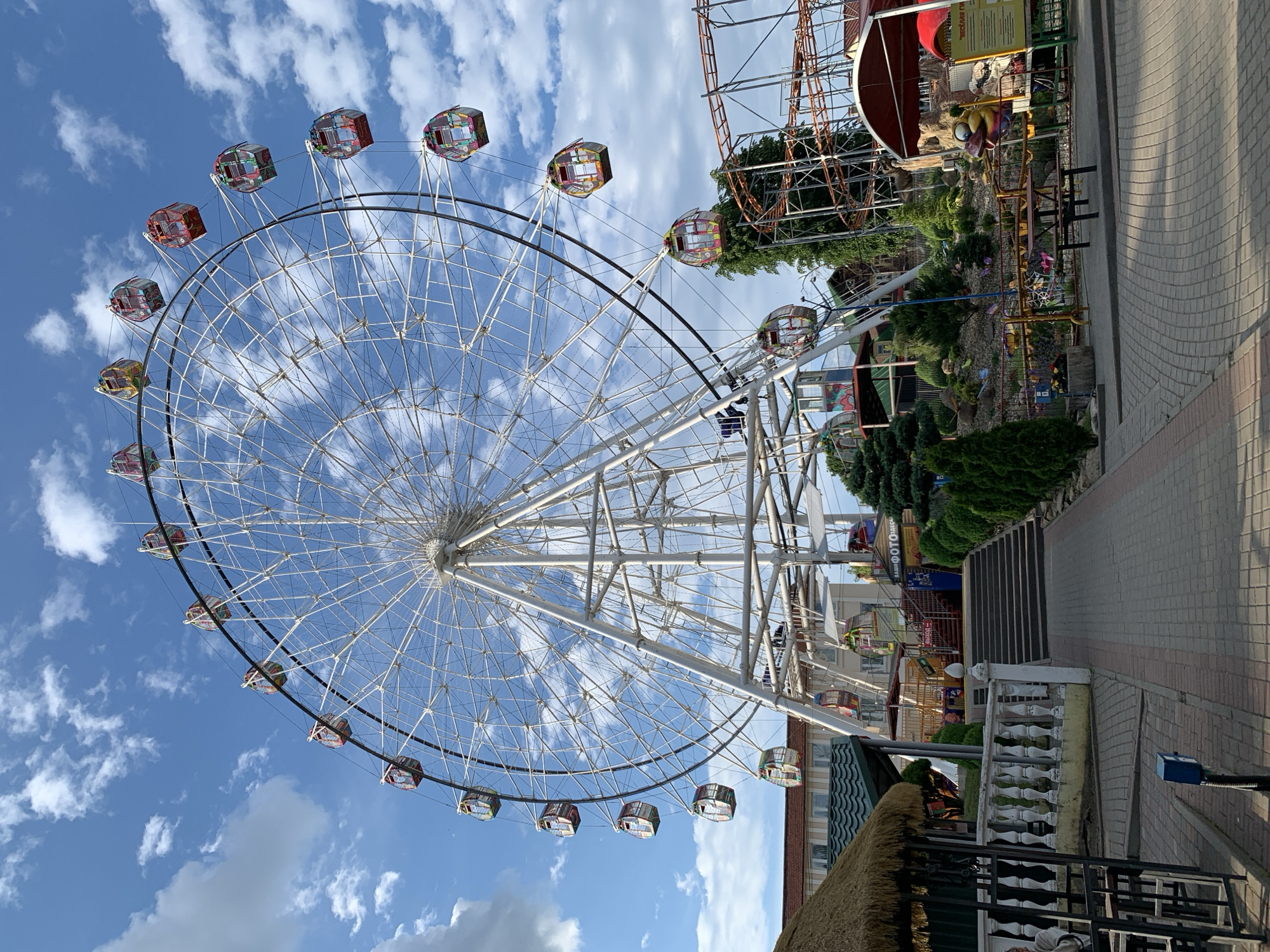 Afternoon leisure activities documented across Hrodna parks and attractions
