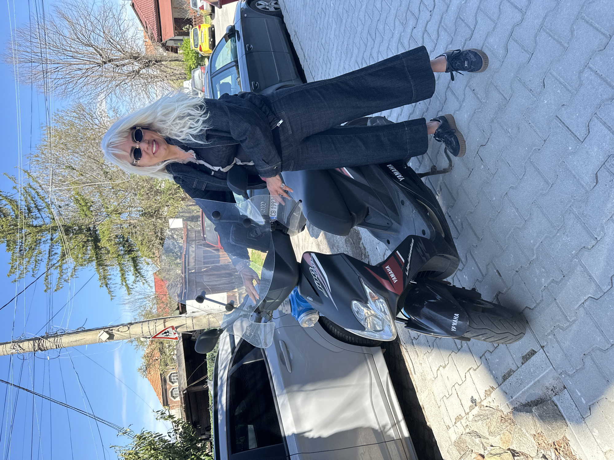 Spring morning documented in Sofia with bread, flowers, selfies