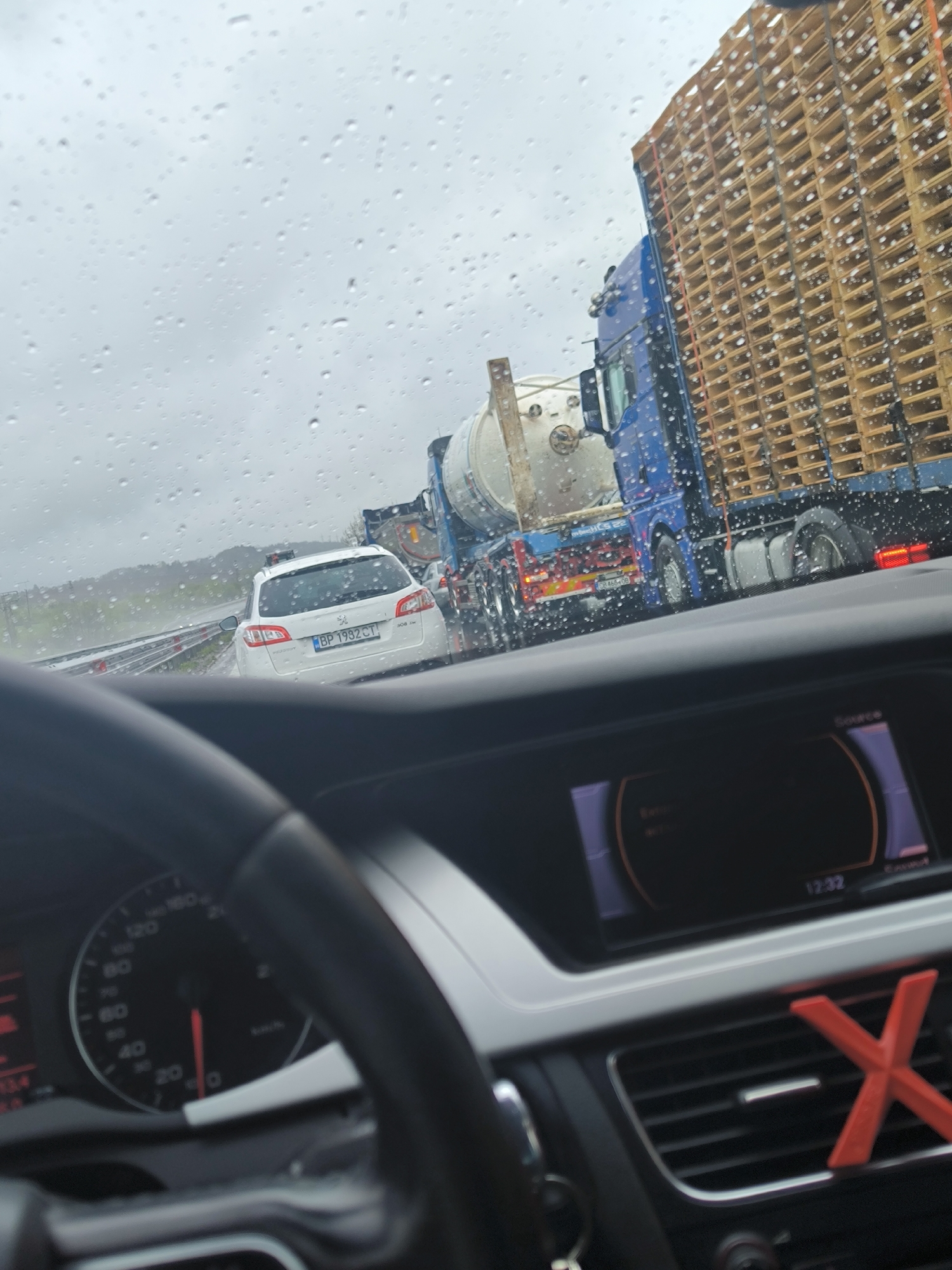 Highway traffic jam reported during rainy weather near Studena