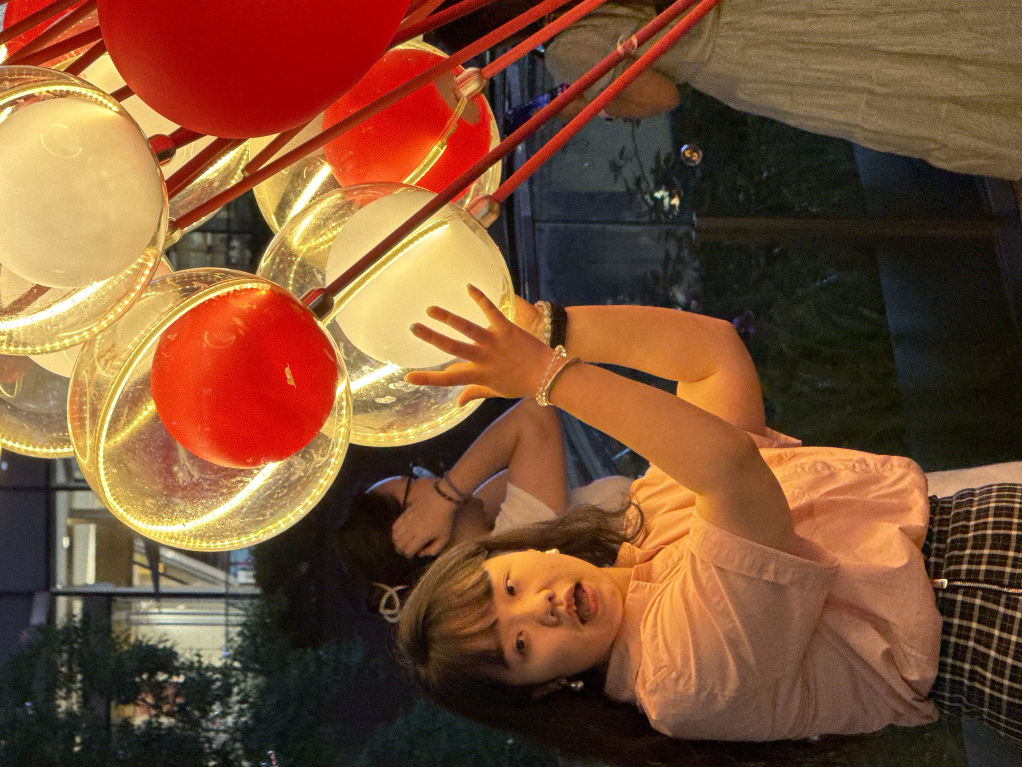 Evening crowd gathers for photos at balloon display in Yuzhong
