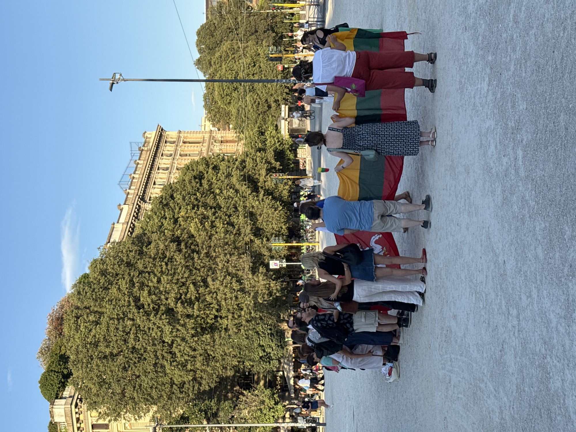 Flag-bearing group assembles in Milan public square