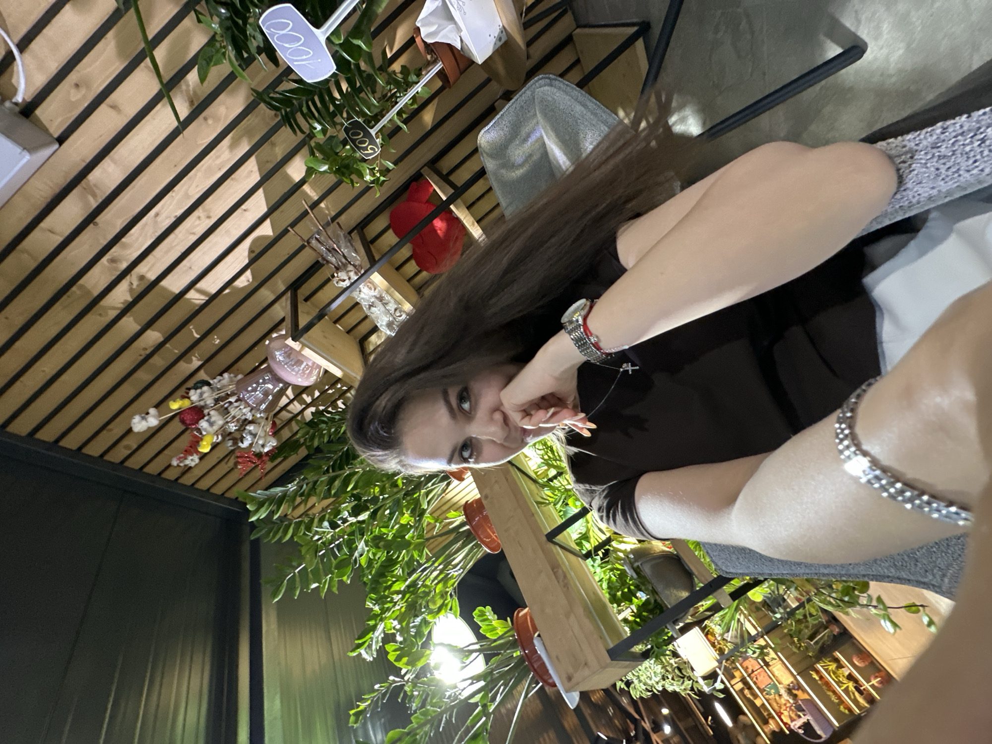 Evening flower shop visit with selfies in Chișinău
