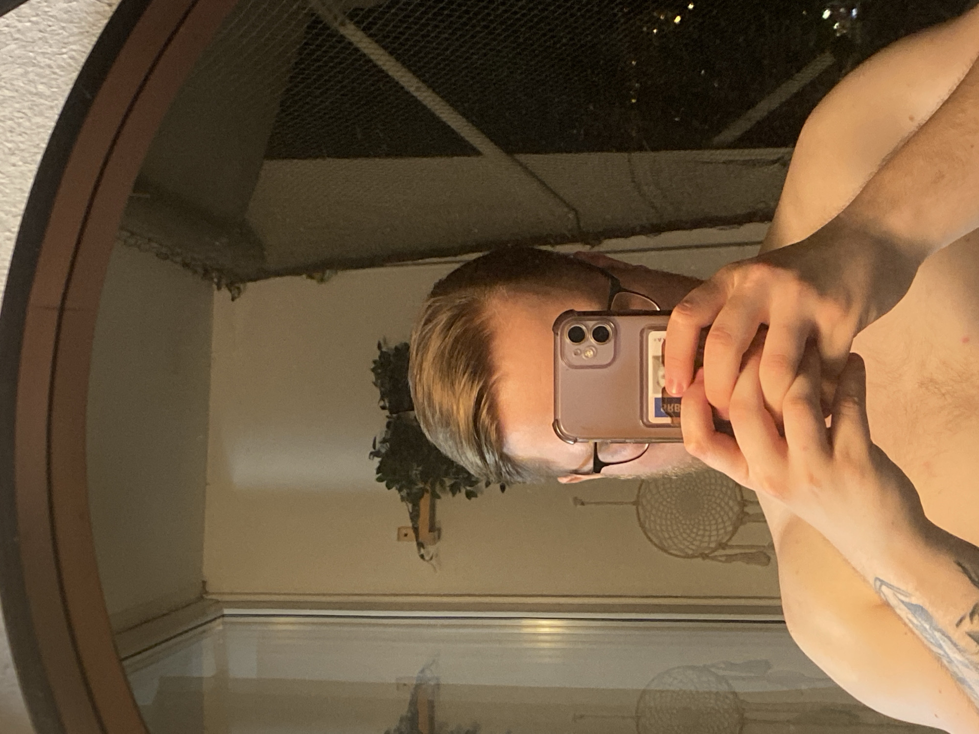Dresden resident documents apartment interior in evening photo session