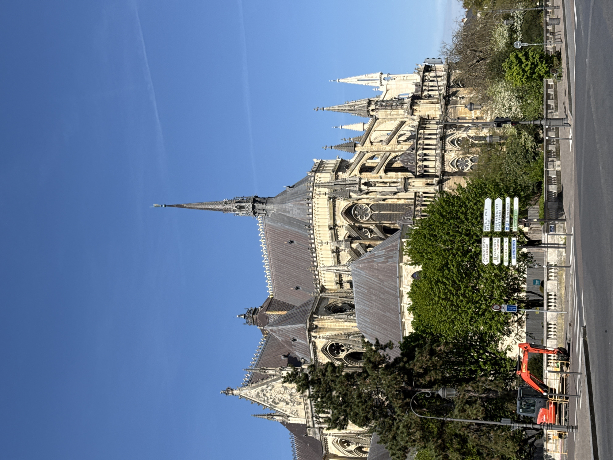 Morning documentation of Reims landmarks and street scenes