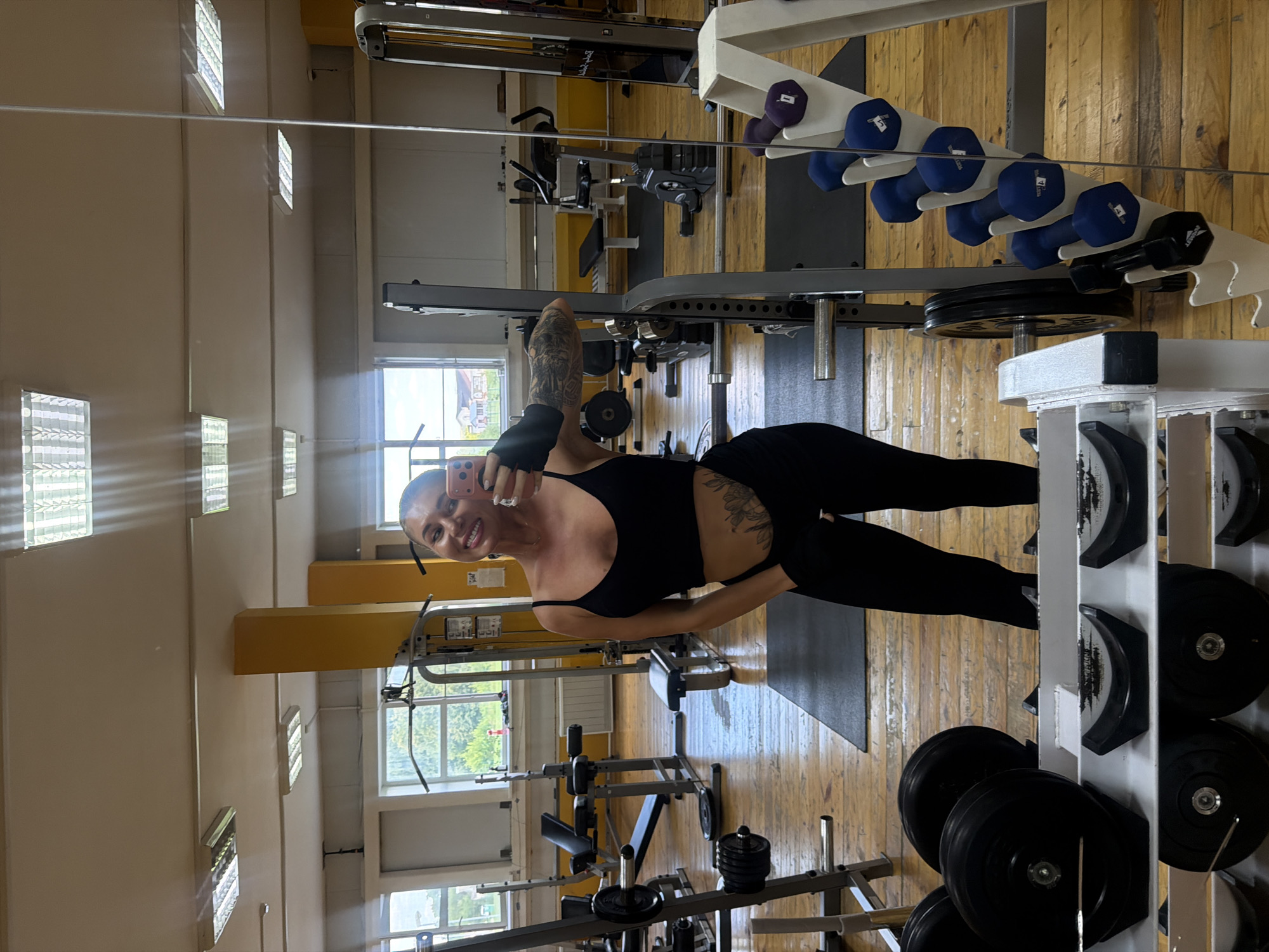 Gym session in a classic Pochinki fitness space