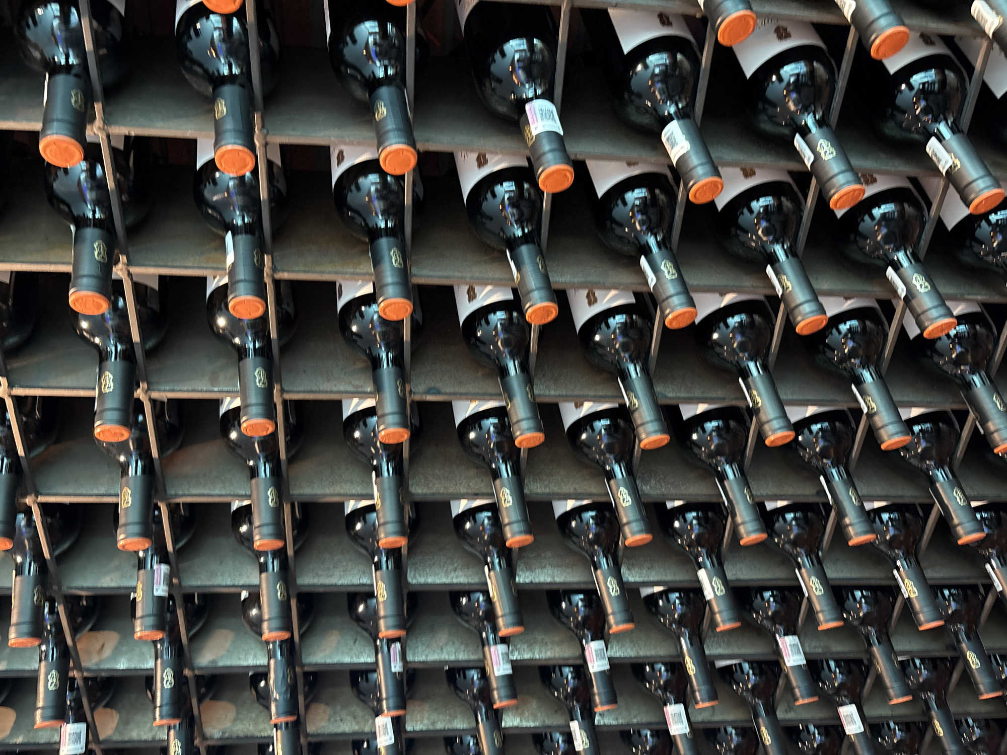 Upscale restaurant wine cellar documented in Huixquilucan de Degollado