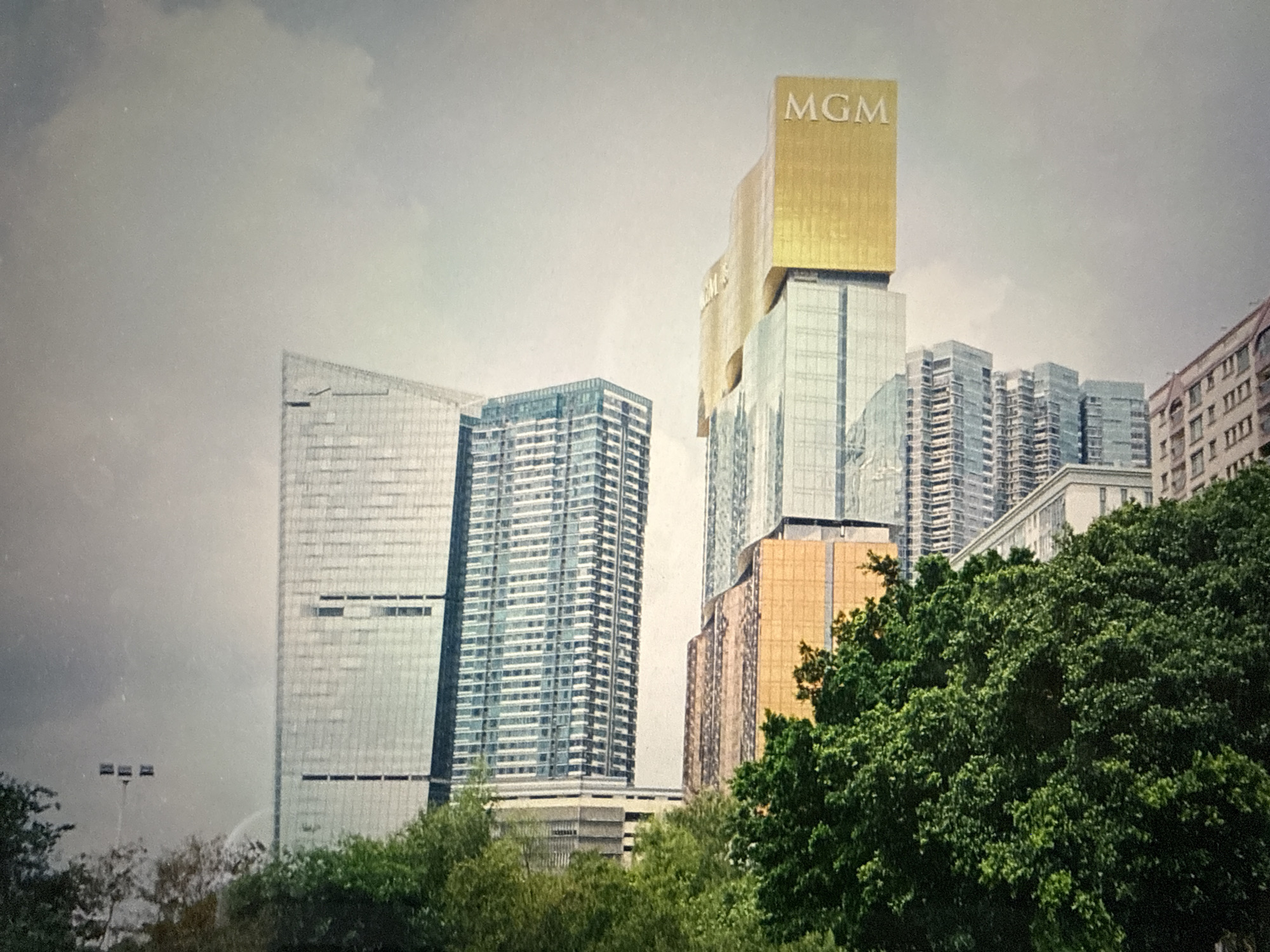 Almaty witness documents mixed urban scenes over seven minutes