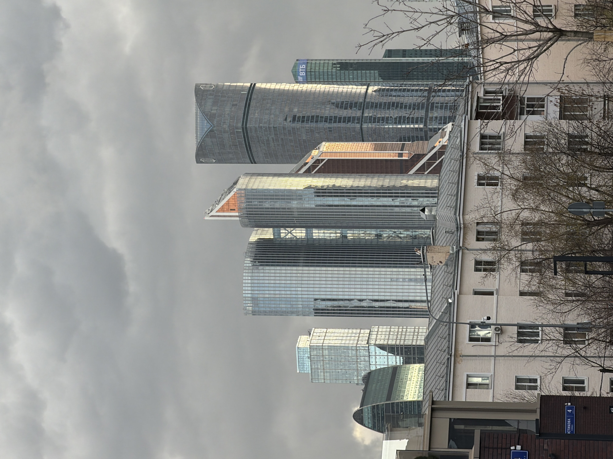 Moscow's architectural contrasts captured in afternoon urban observation