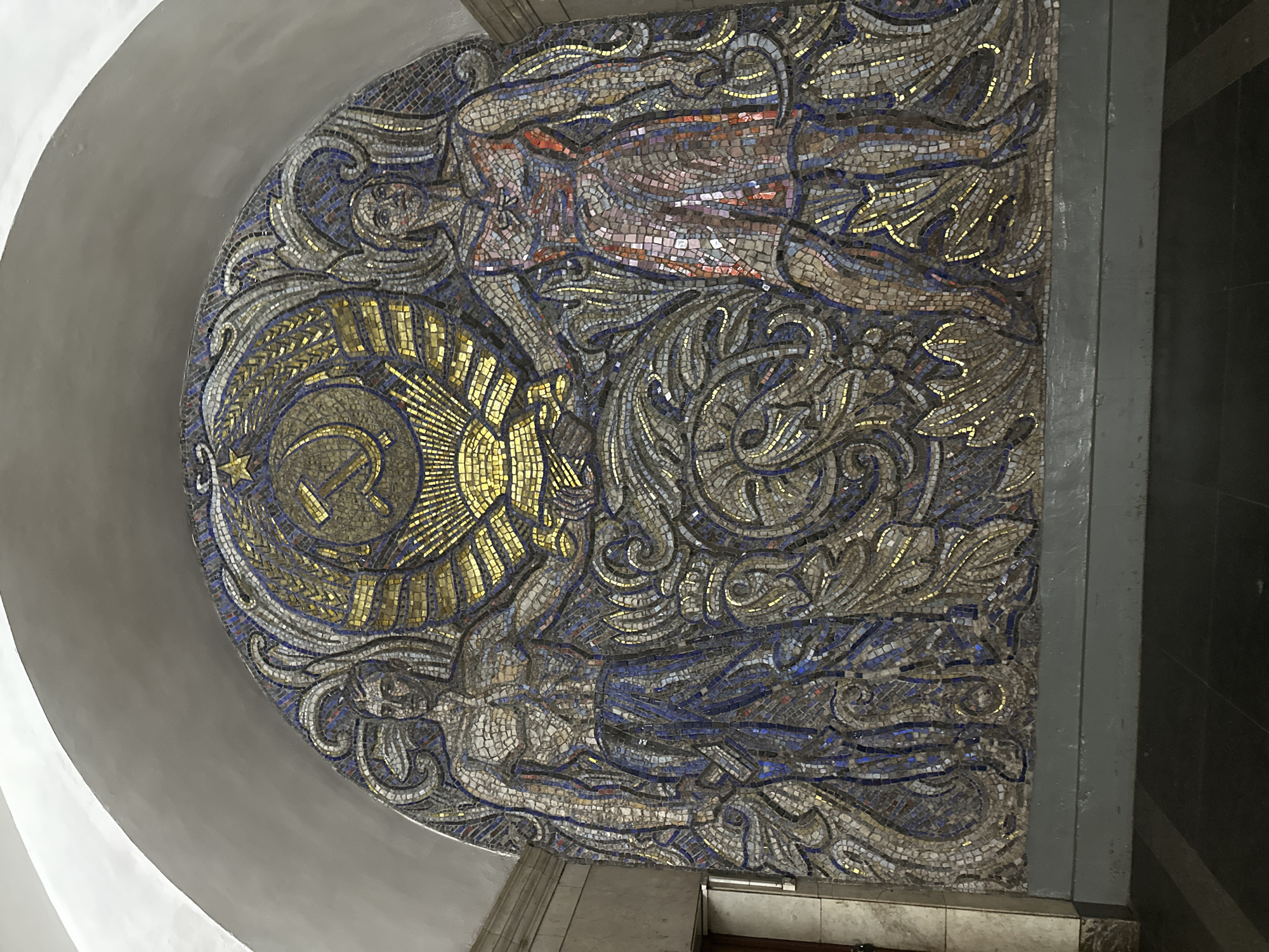 Soviet mosaic mural spotted in Moscow metro station