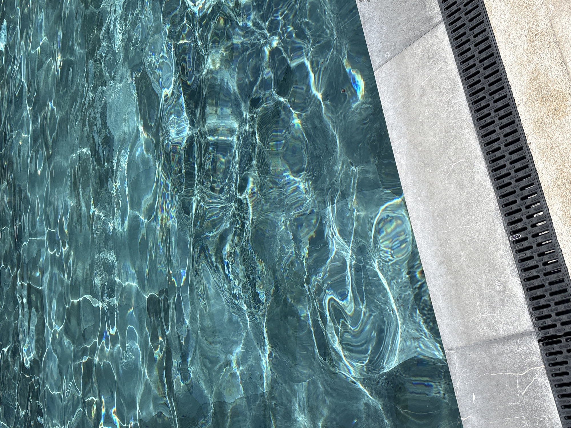 Afternoon pool gathering observed in Santa Clara Ocoyucan, Mexico
