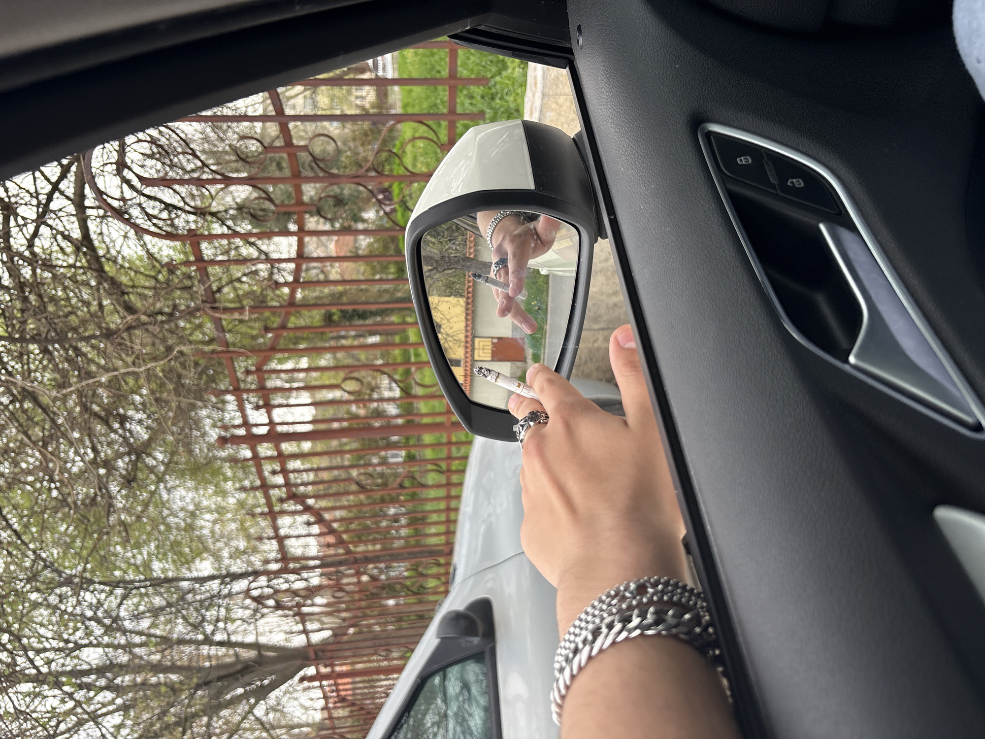 Driver photographed smoking in stationary Audi in Haskovo