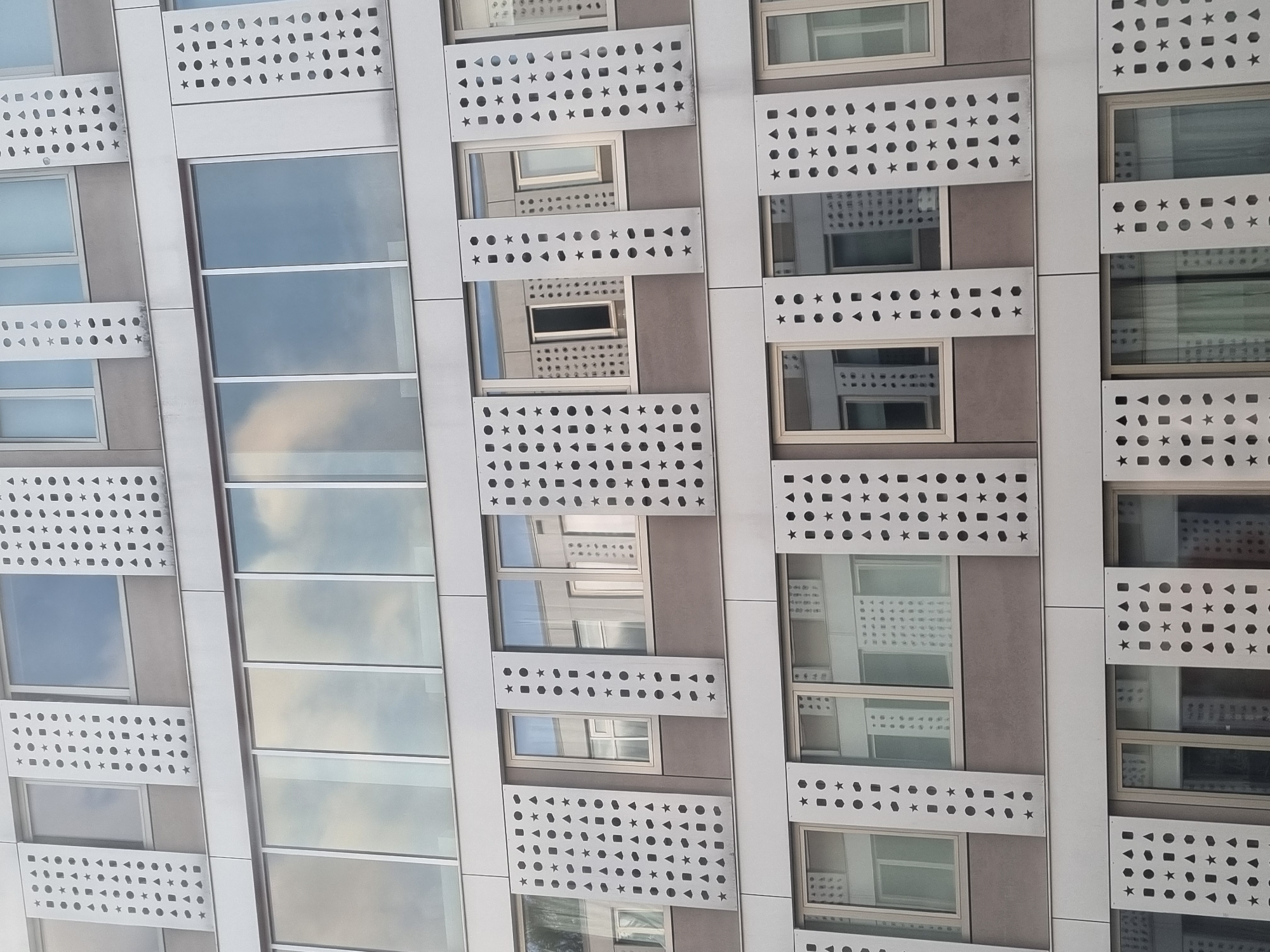 Mixed urban observations recorded including building, charger, gas prices