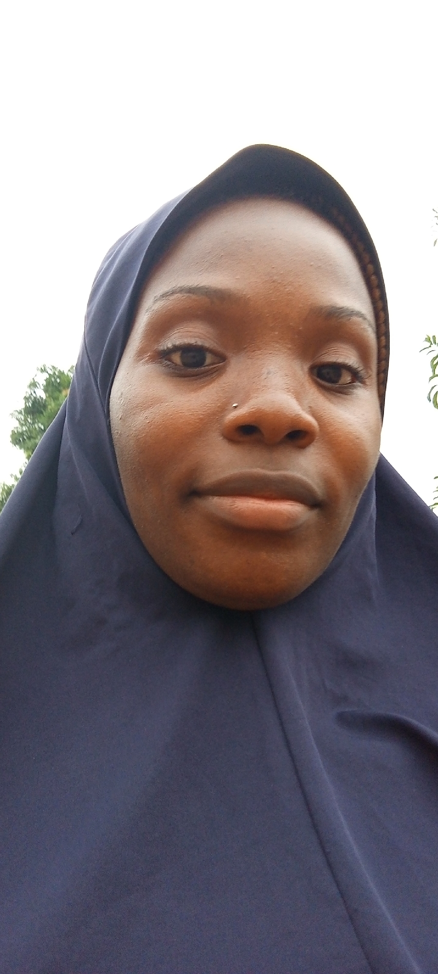 Woman in navy hijab spotted in Keffi, Nigeria