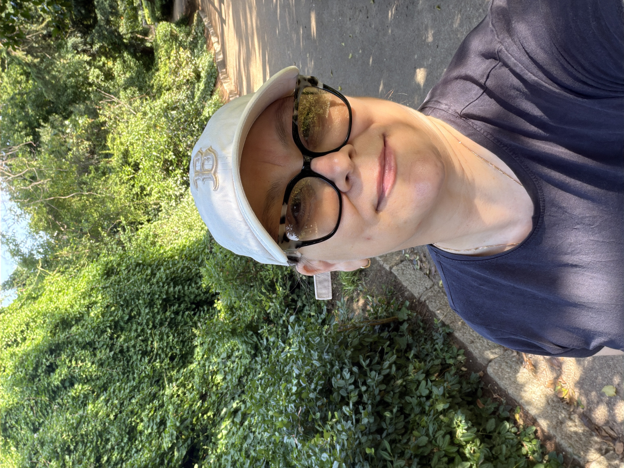 Sunny bench break in Southend with a dog and a selfie