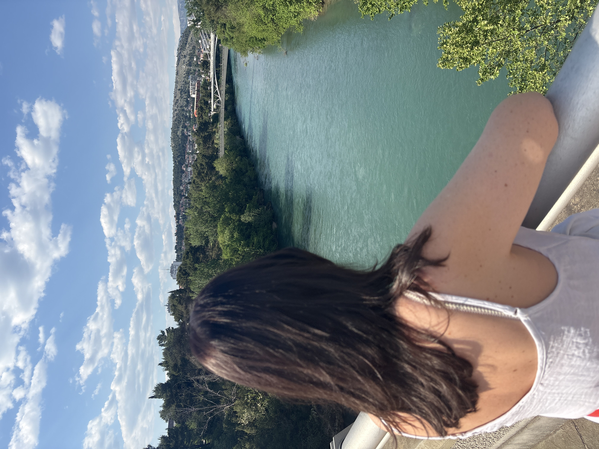 Woman observed on bridge over Morača River in Podgorica