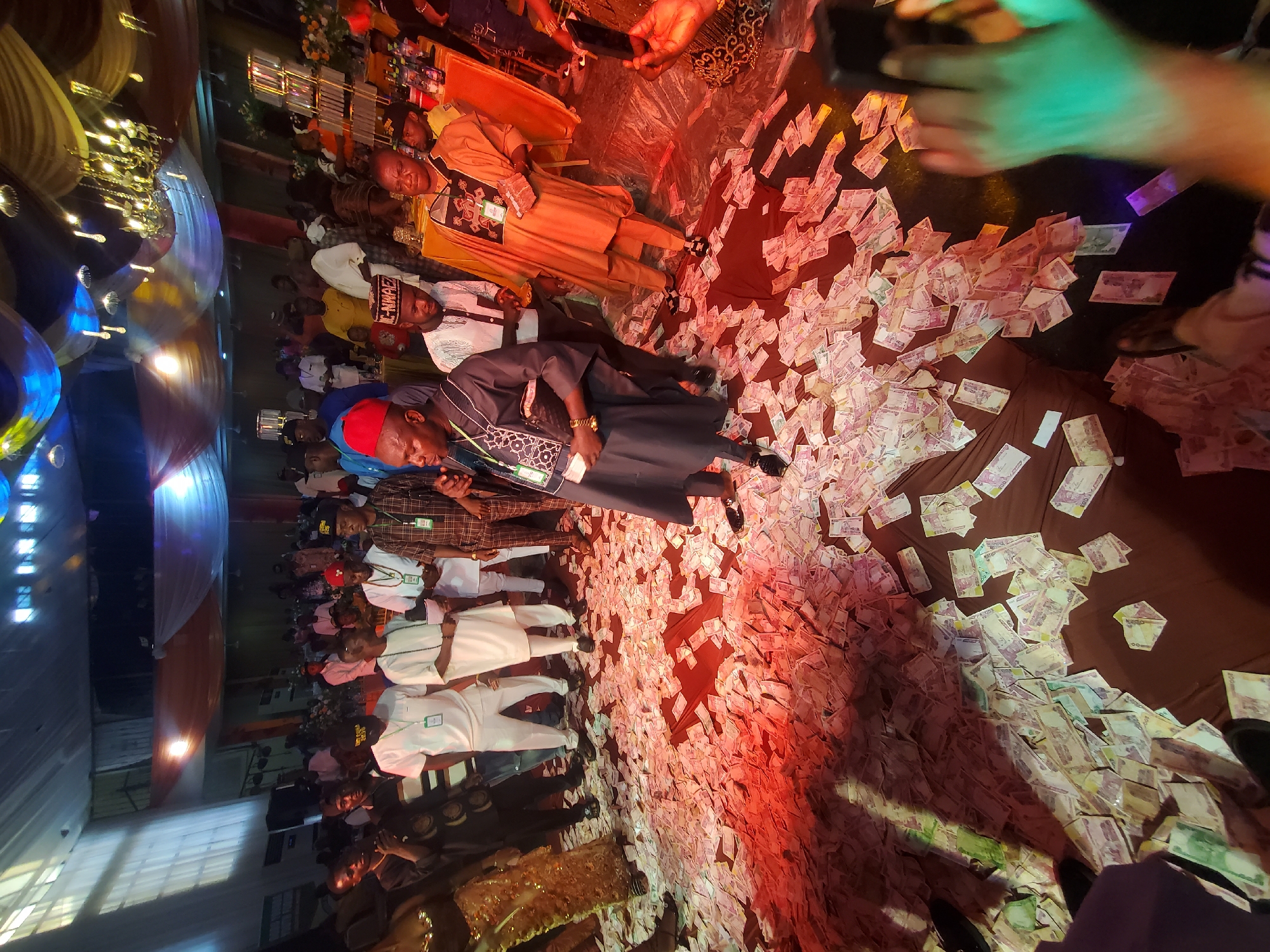 Currency scattered on floor draws crowds in Onitsha
