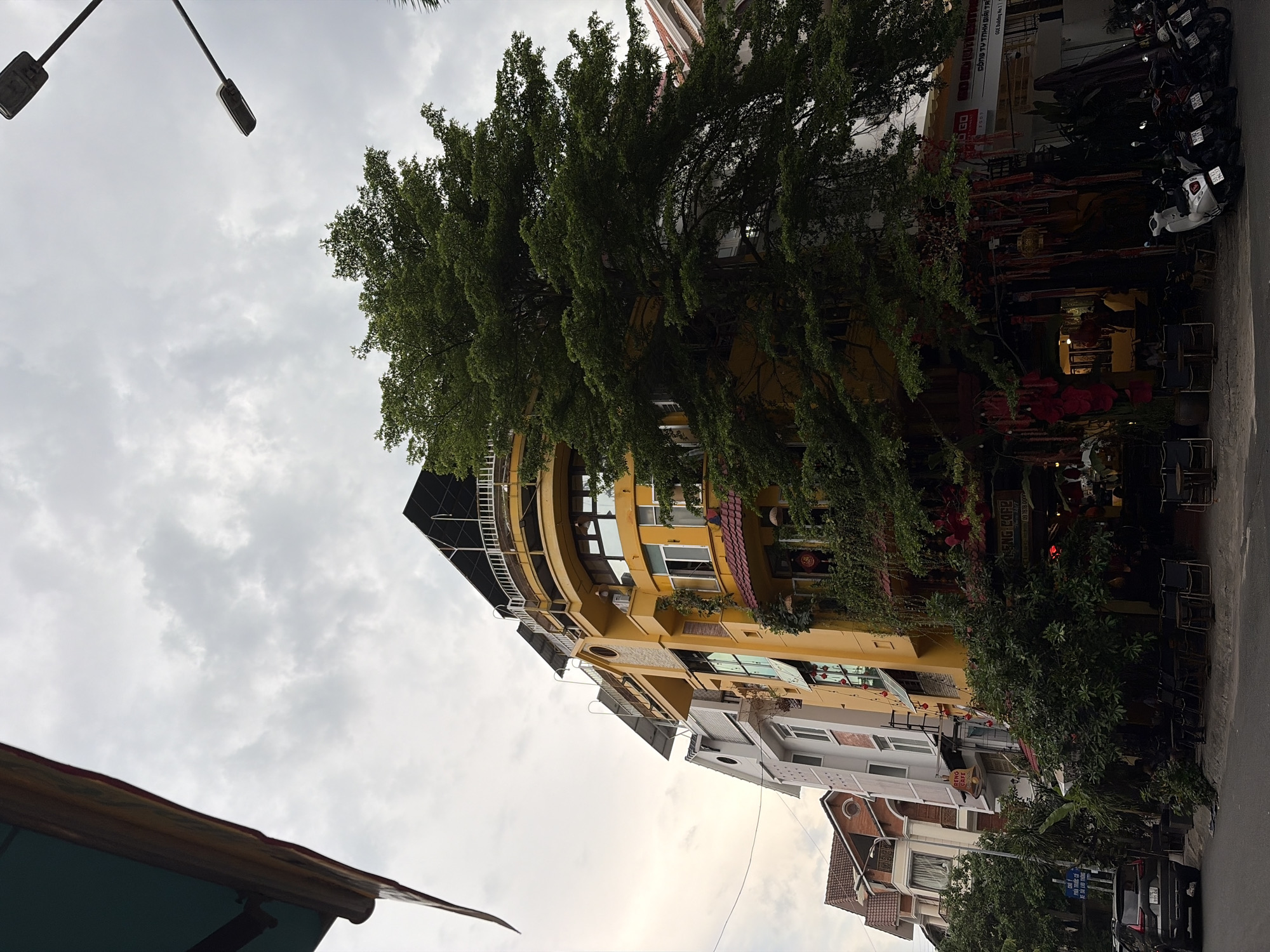 Morning street scenes documented across Thủ Đức, Vietnam