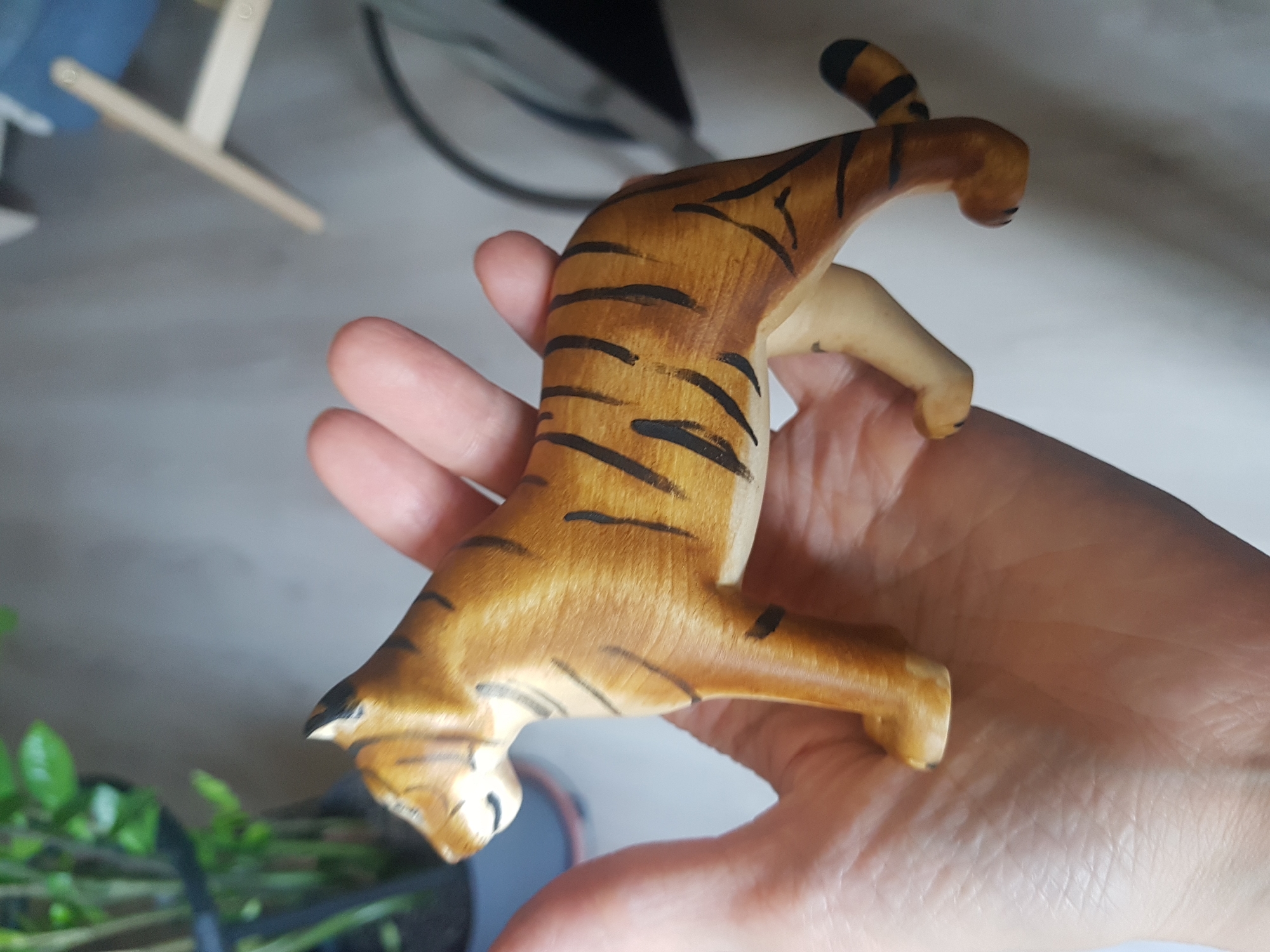 Wooden tiger figurine examined by witnesses in Saint Petersburg