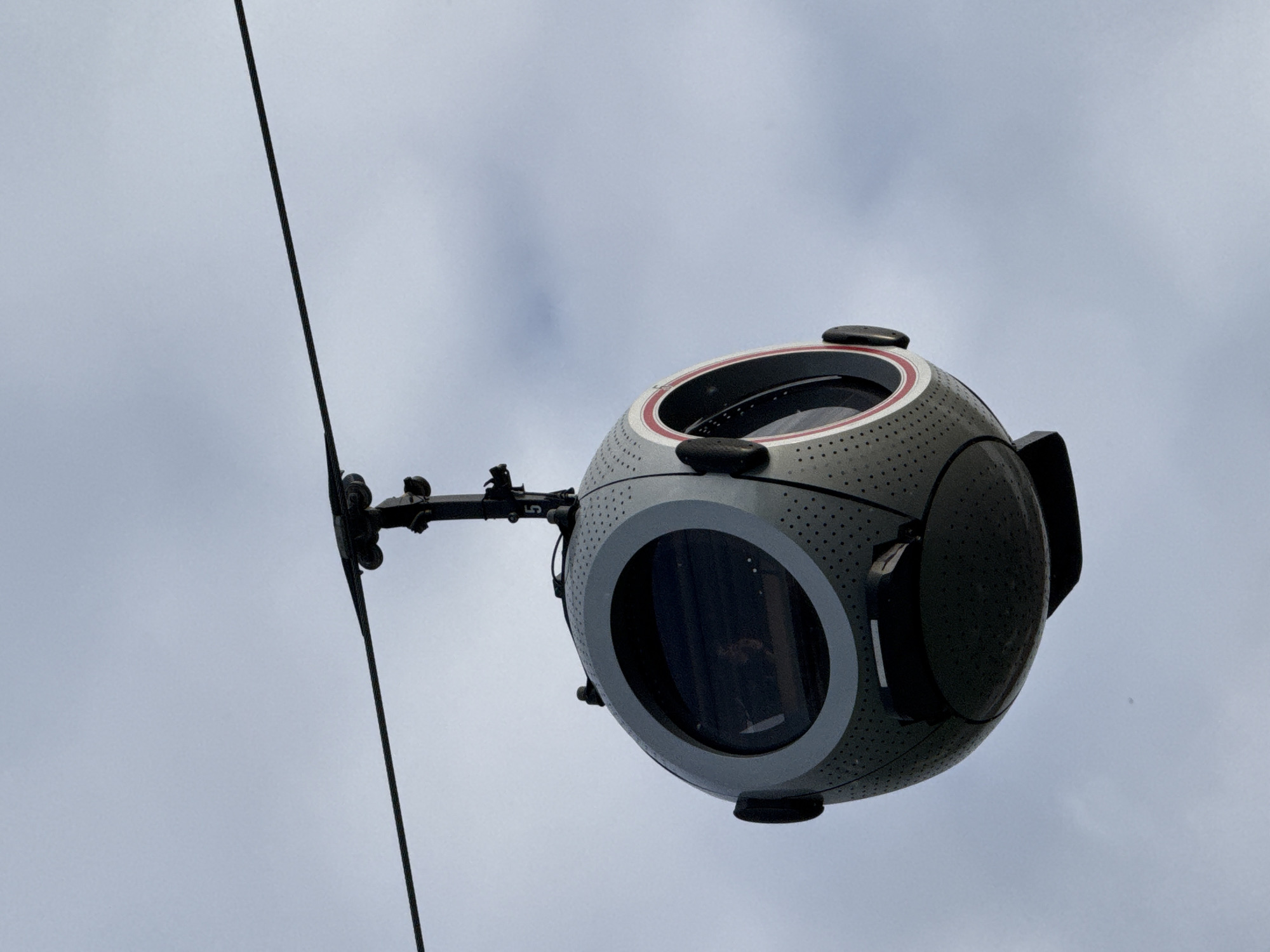 Cable gondola system spotted operating in Moscow skies