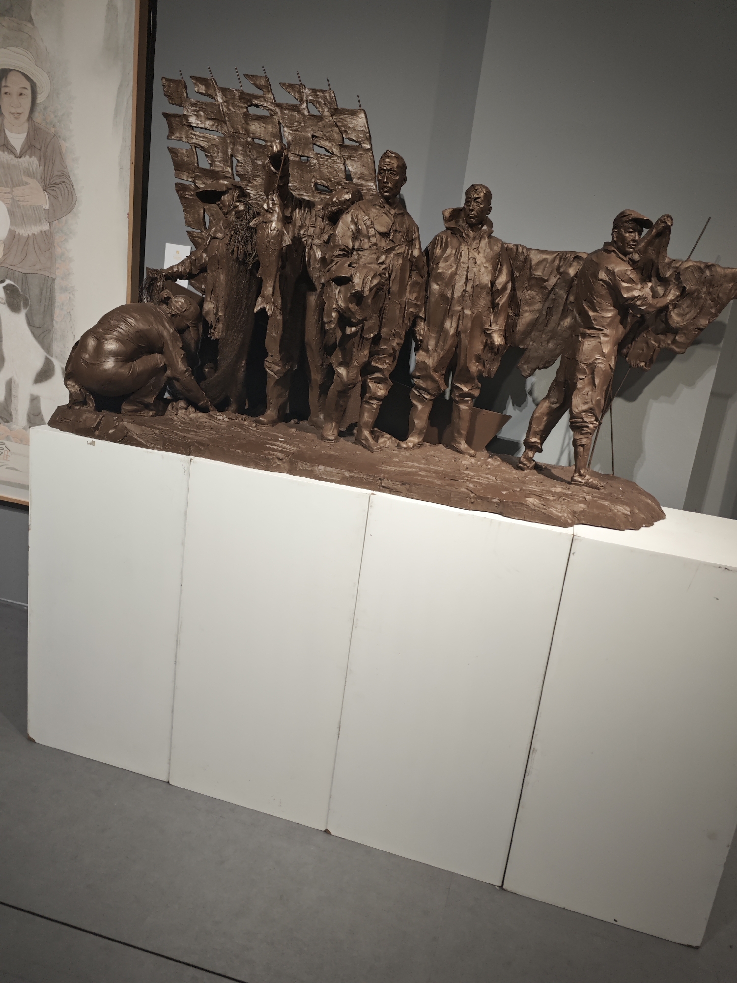 Gallery visitor documents Chinese cultural art exhibition over 30 minutes