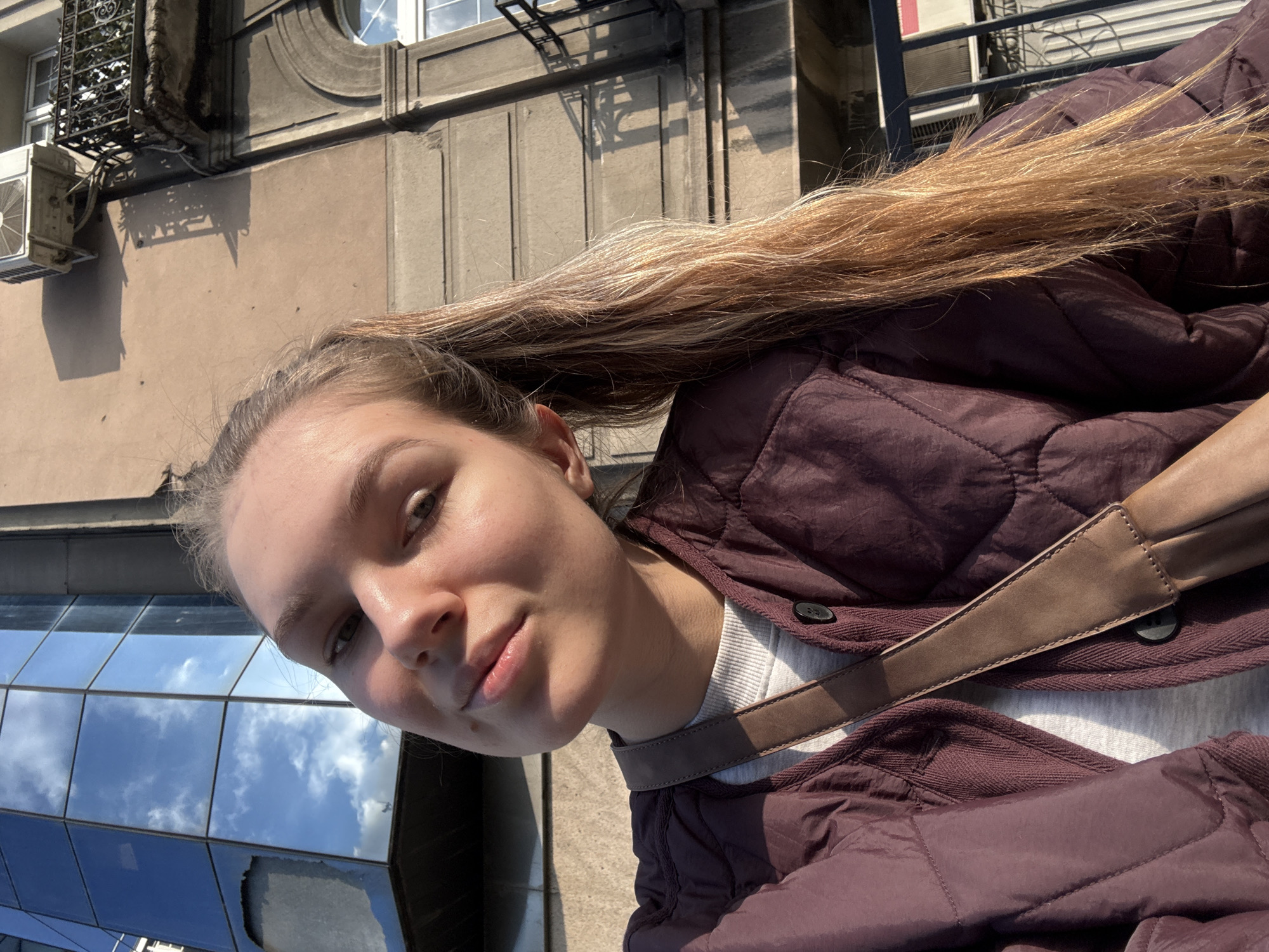 Spring blooms and urban details documented in Belgrade walkabout