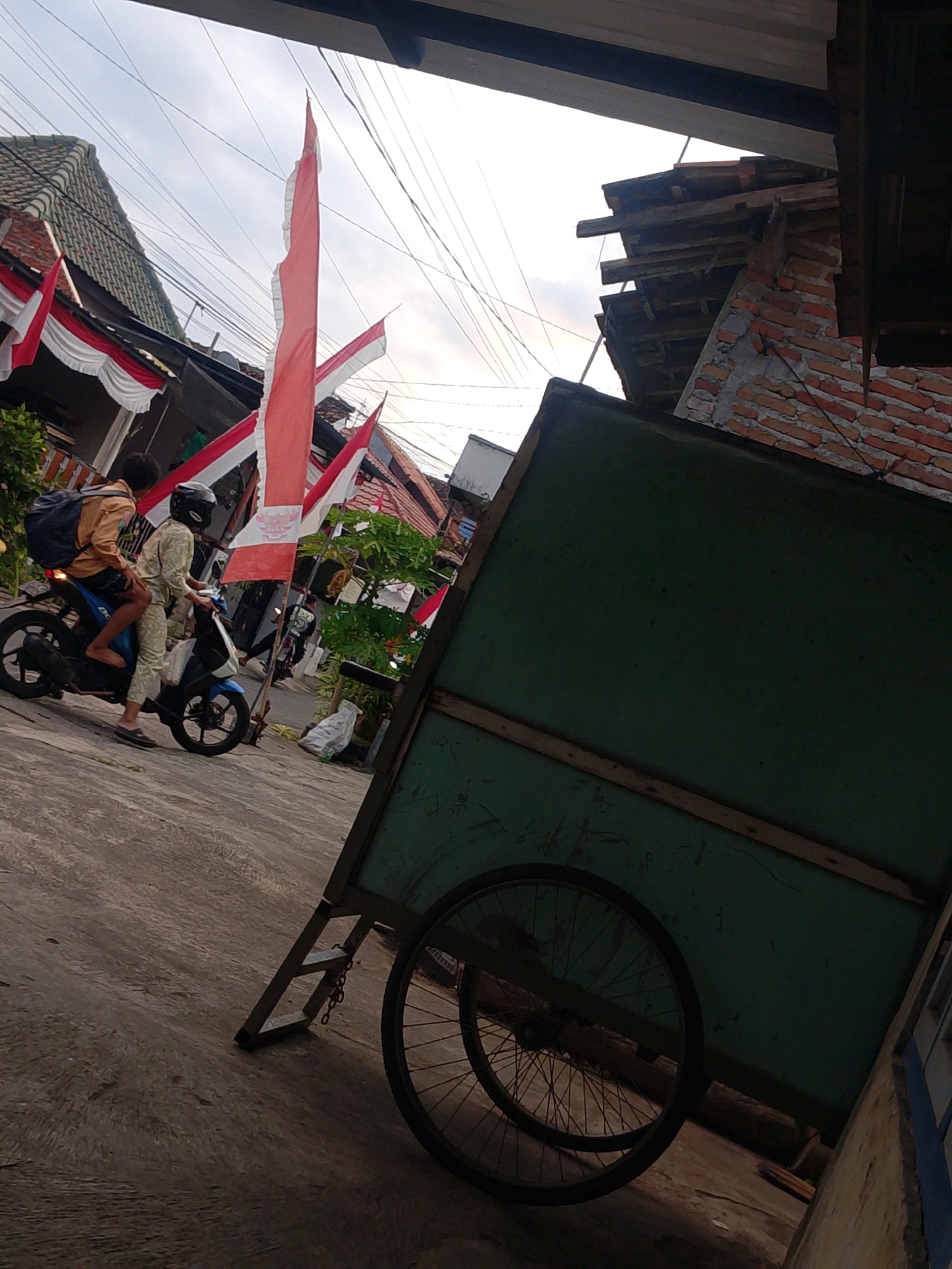 Street-level everyday life in Banyuwangi, Indonesia