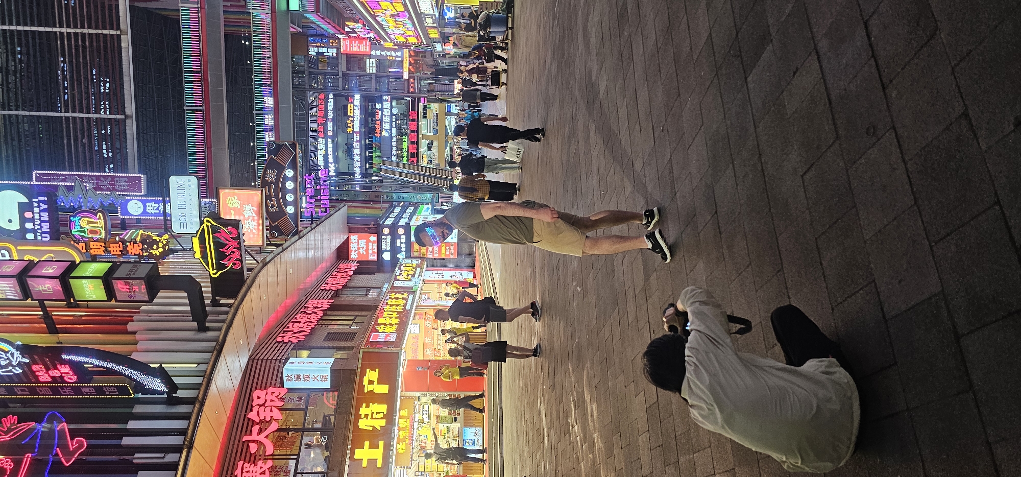 Nighttime street life documented in Yuzhong District, China