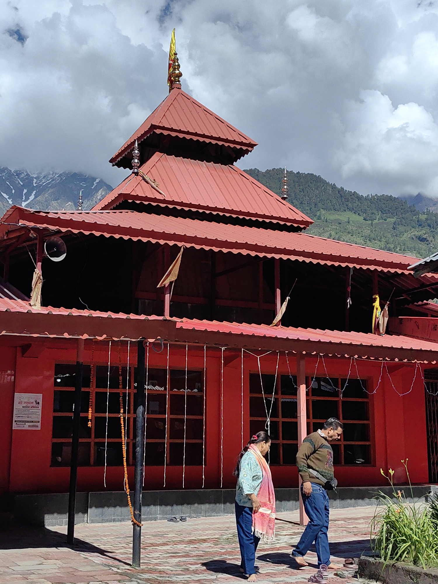 Kullu Valley temple, bridge and street scenes in India