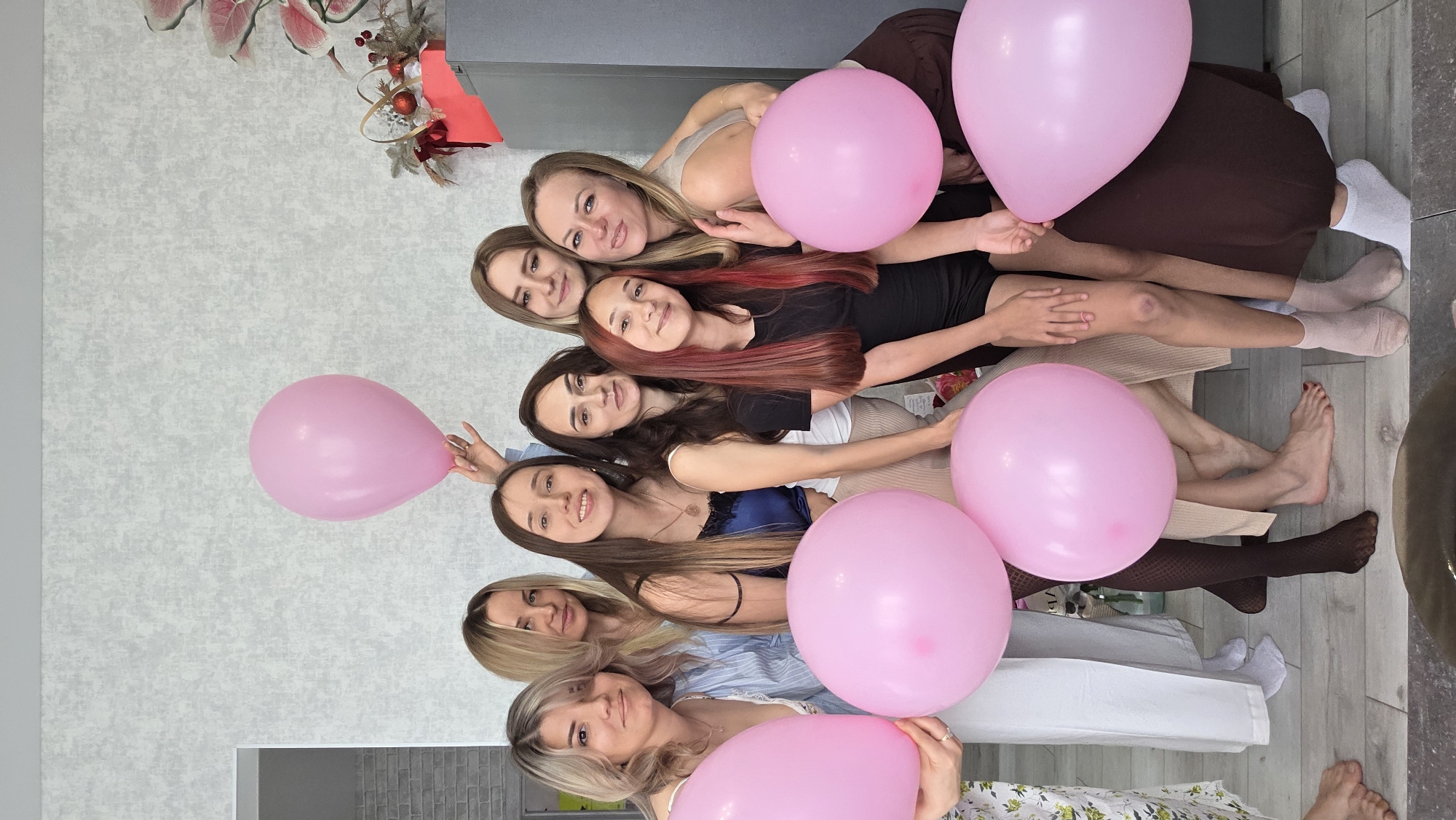 Women gather for informal photo session in Bulgakovo residence