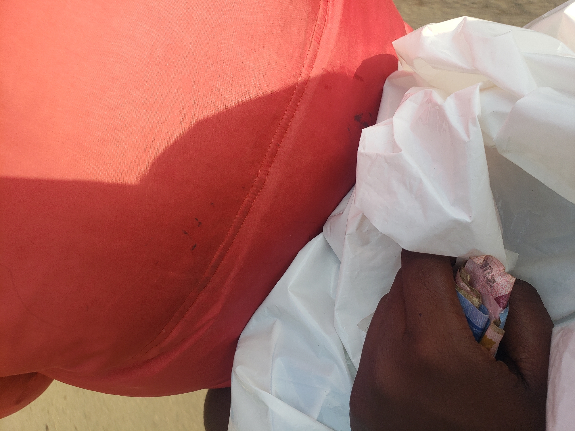 Person handles cash, belongings on Narayi roadway