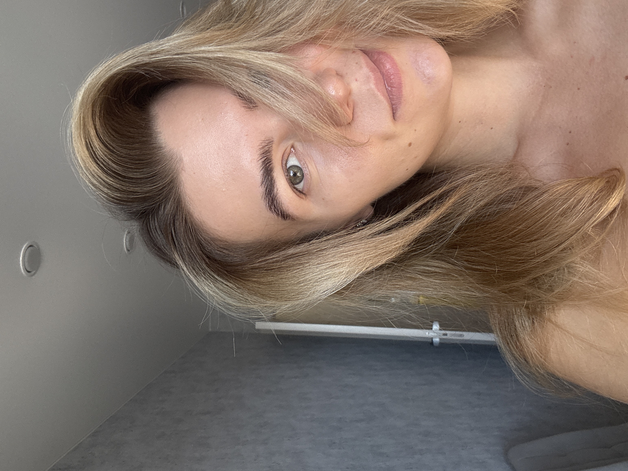 Lazy morning selfies and a sunlit cat