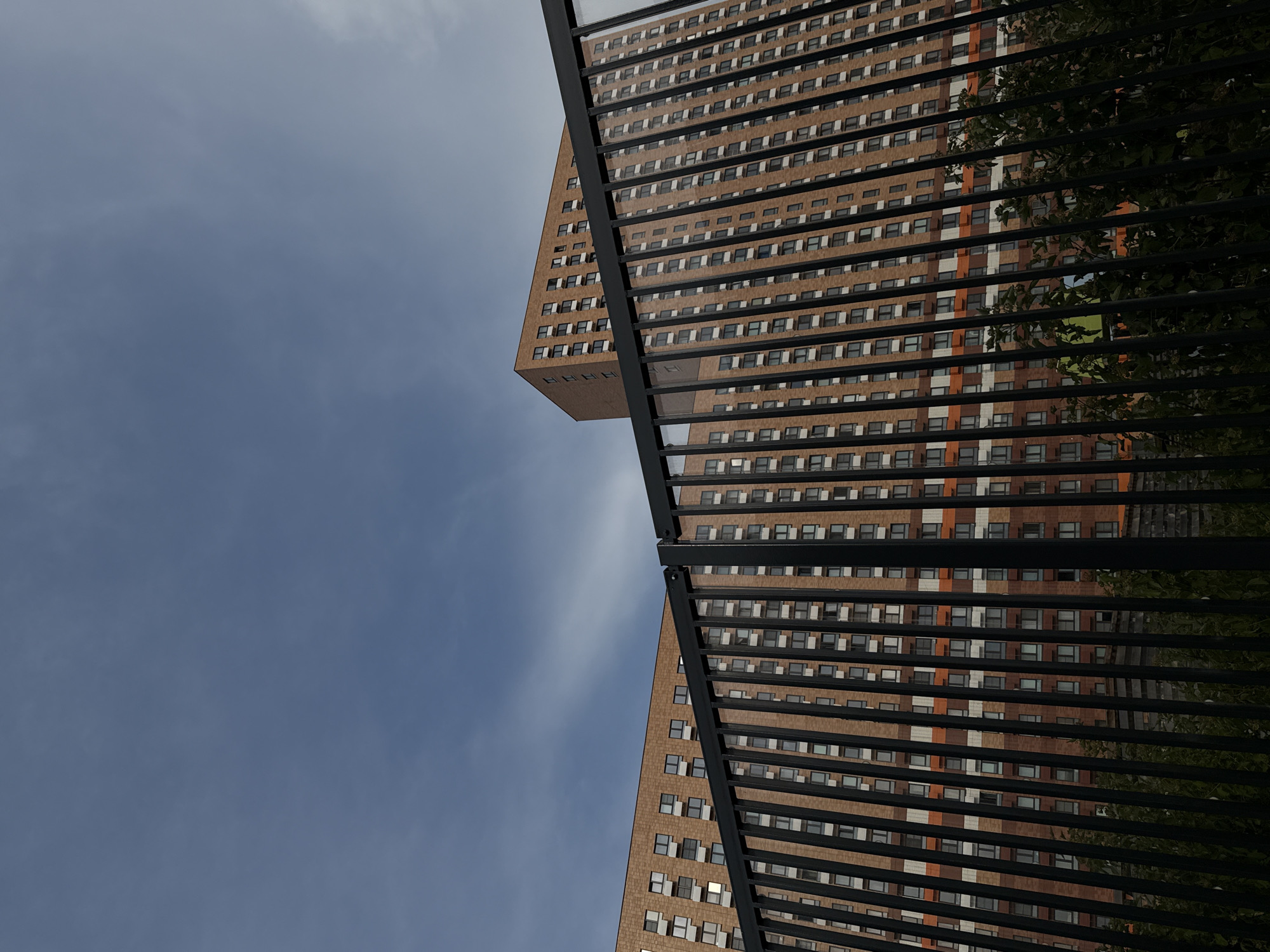Moscow residential area documented in afternoon photo sequence