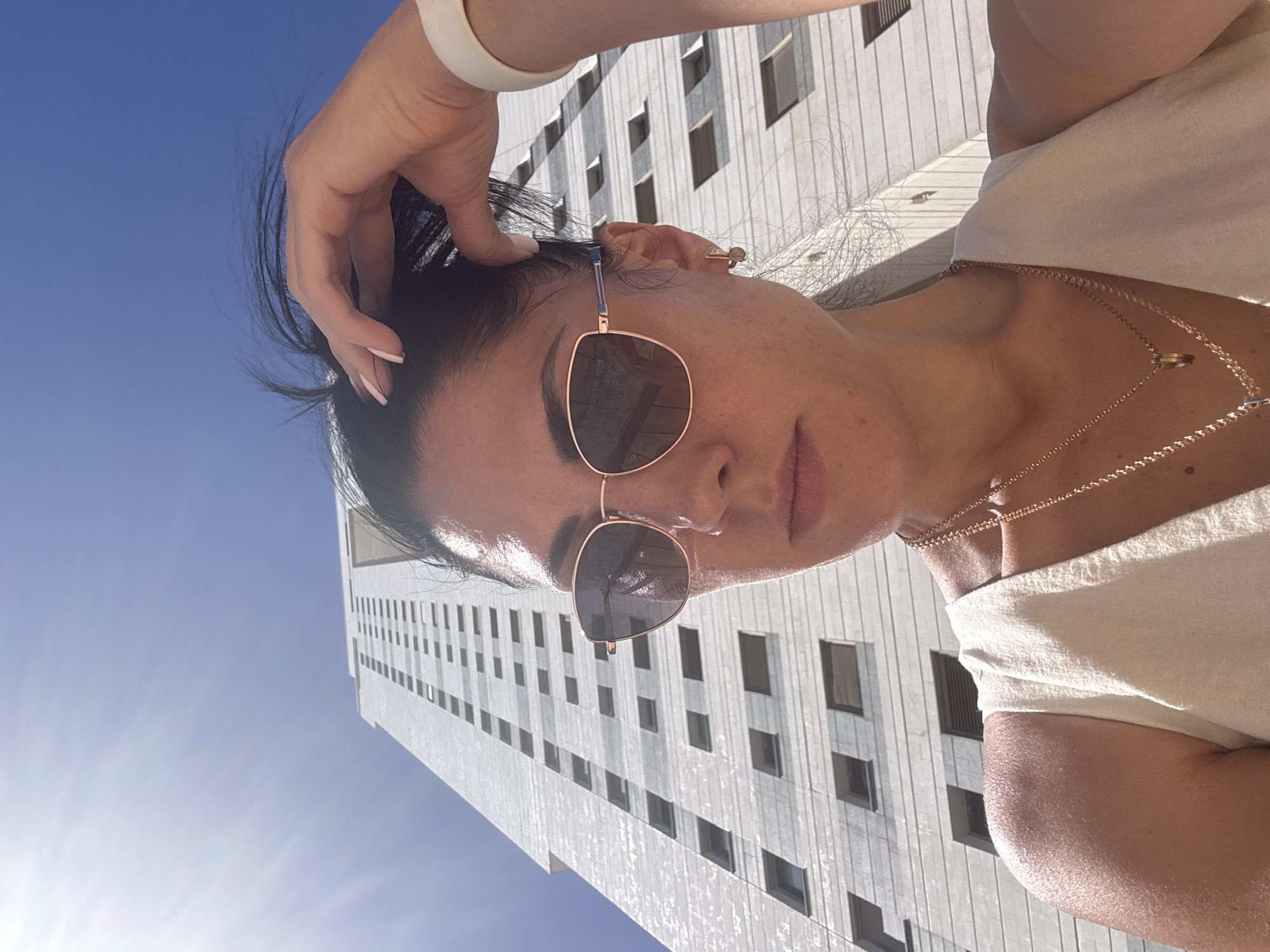 Everyday moments captured in Netanya: buildings, models, manicure