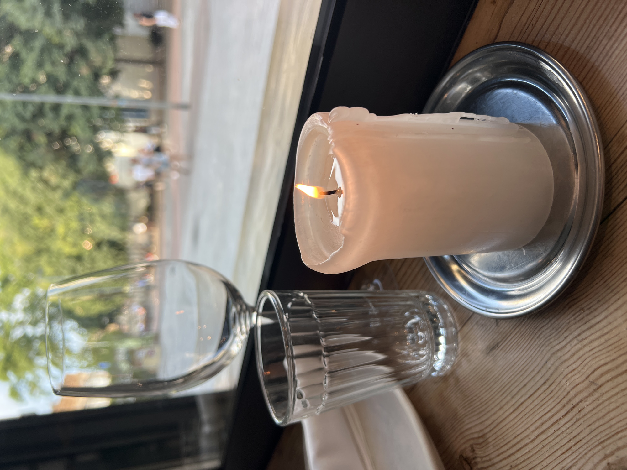 Afternoon in Barcelona: restaurant interiors and street-level scenes