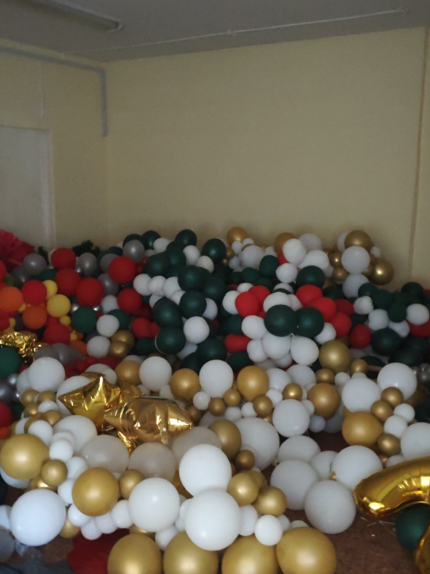 School celebration prep underway in Svietlahorsk, Belarus