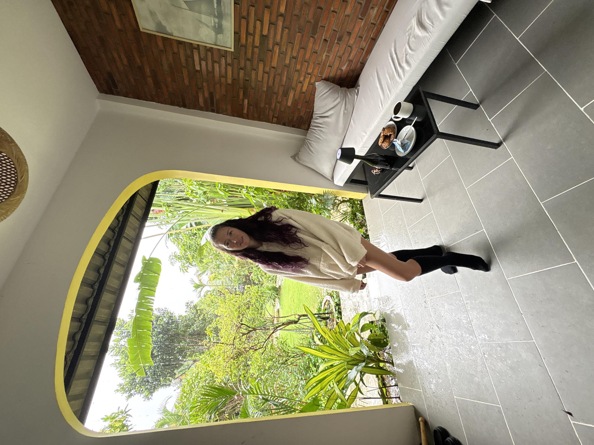 Relaxed morning looks at a greenery-facing room
