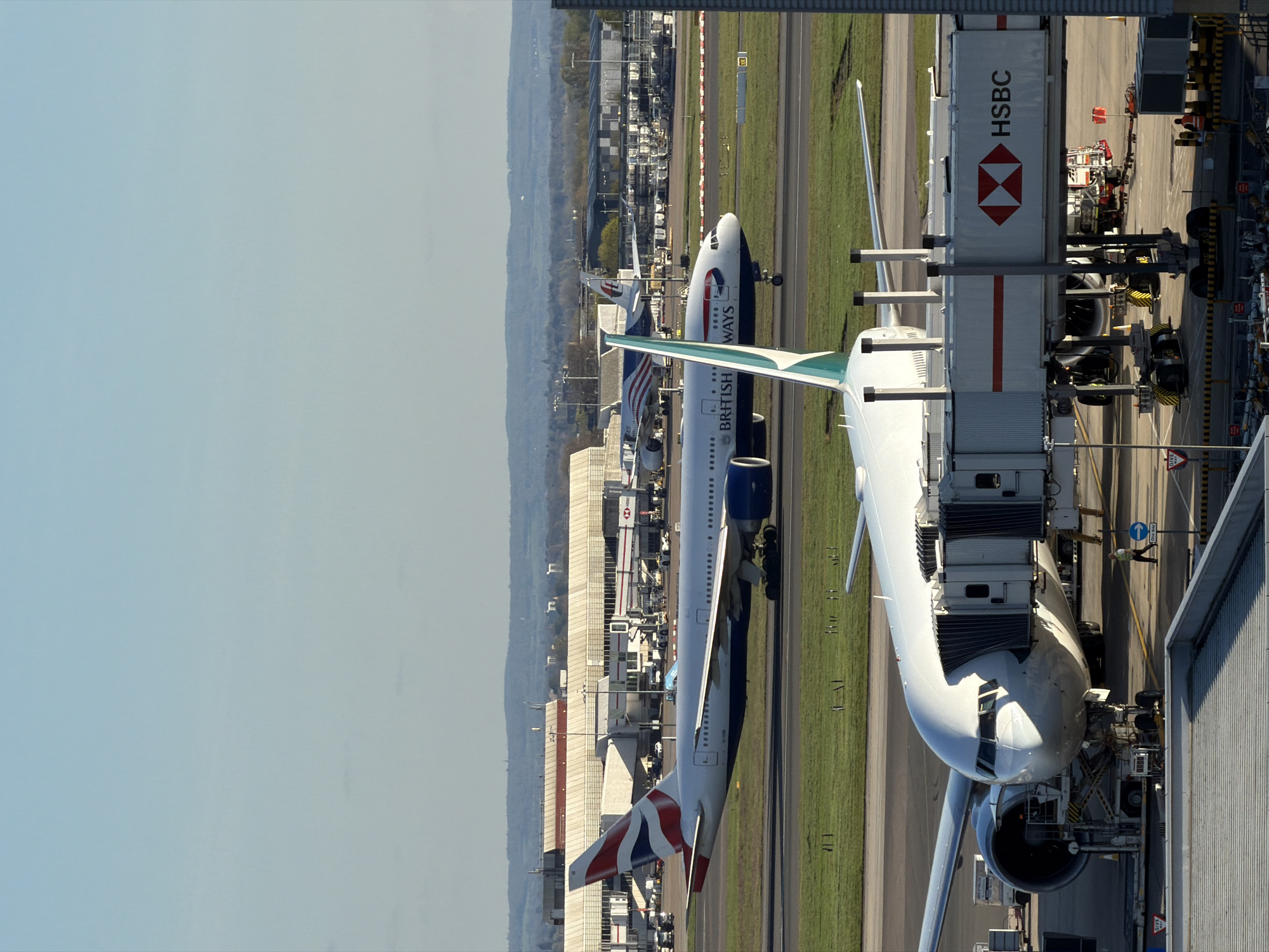 Commercial aircraft activity observed across London airports Thursday afternoon